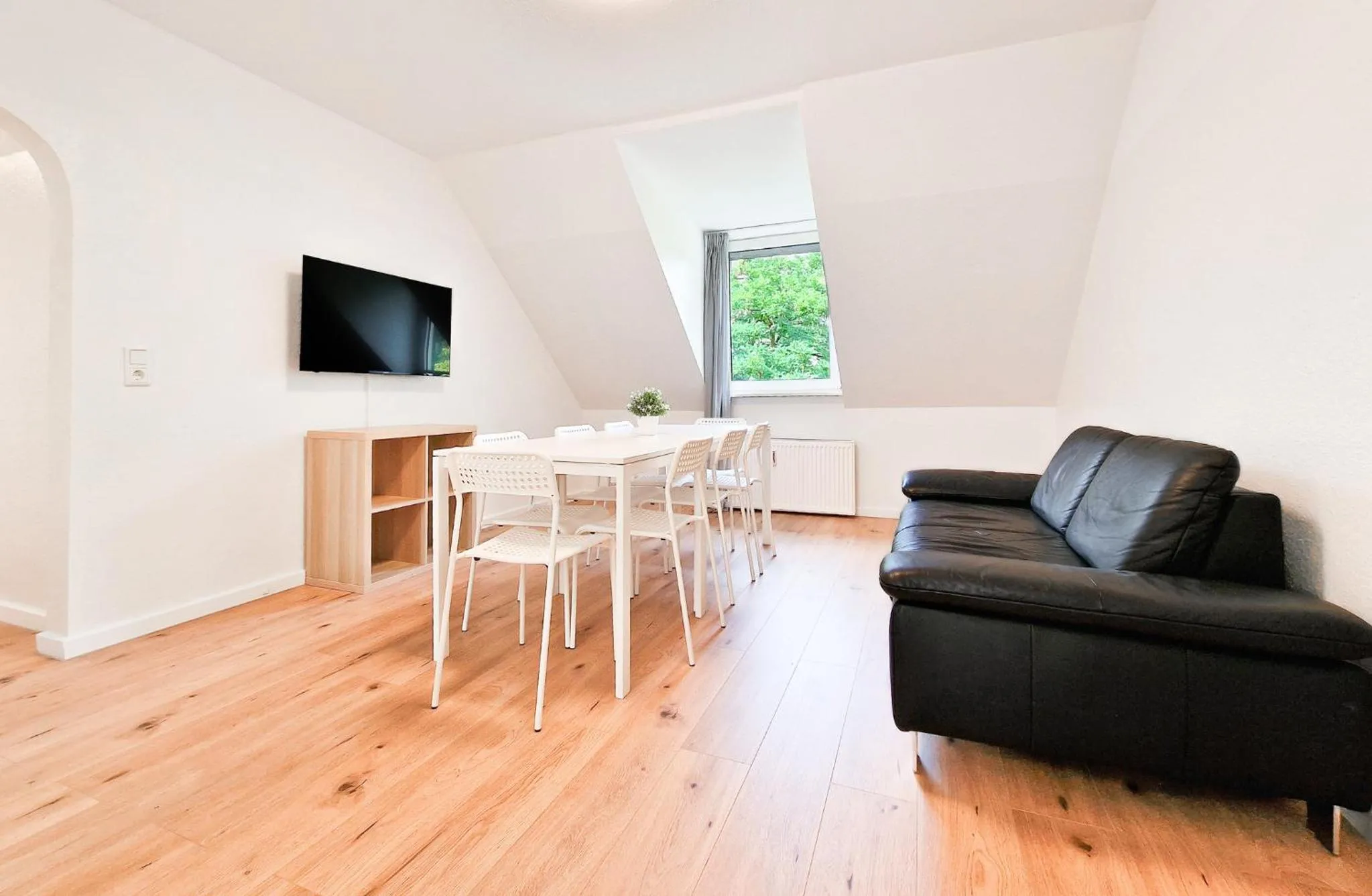 Tolstov Apartments - 3 and 4 Room Apartments