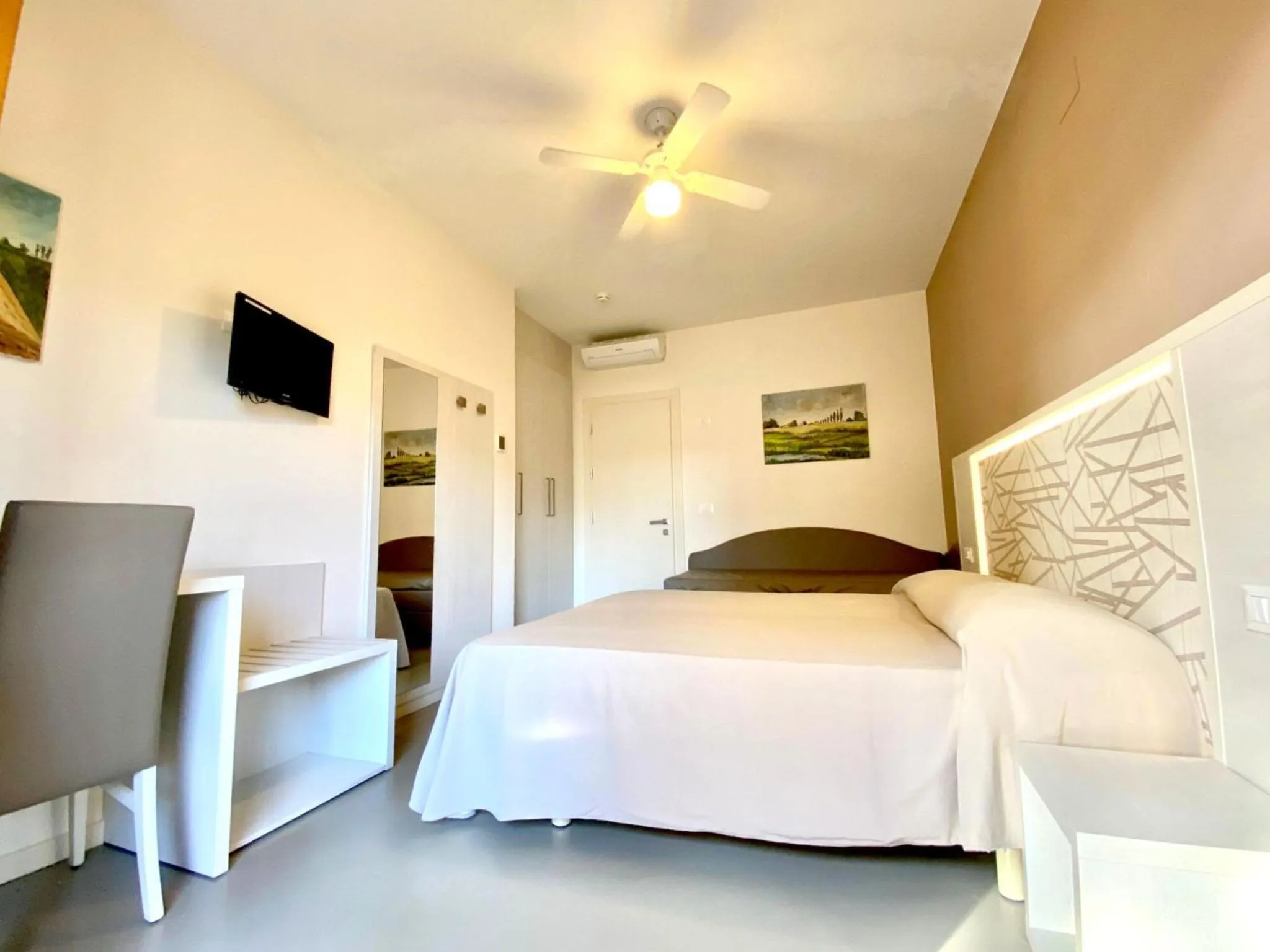 Bedroom, Bed in Hotel Maioli - Colazione XXL fino alle 12