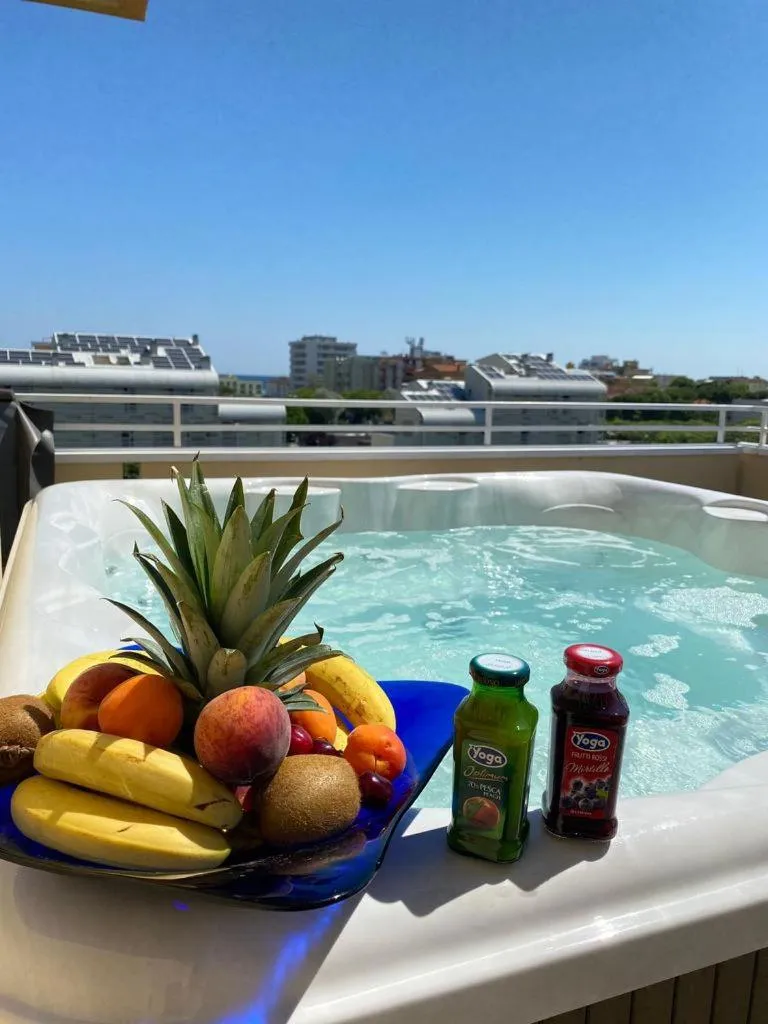 Hot Tub in Hotel Maioli - Colazione XXL fino alle 12