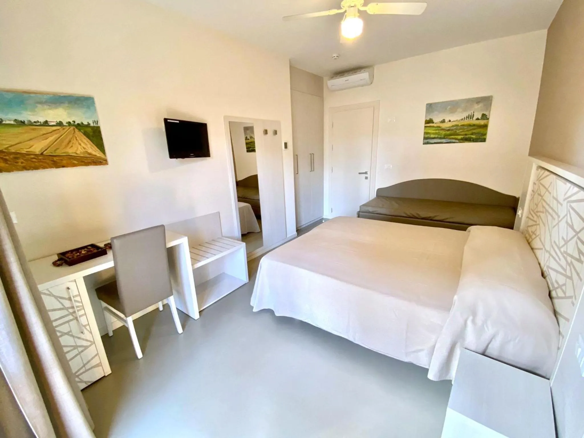 Bedroom, Bed in Hotel Maioli - Colazione XXL fino alle 12