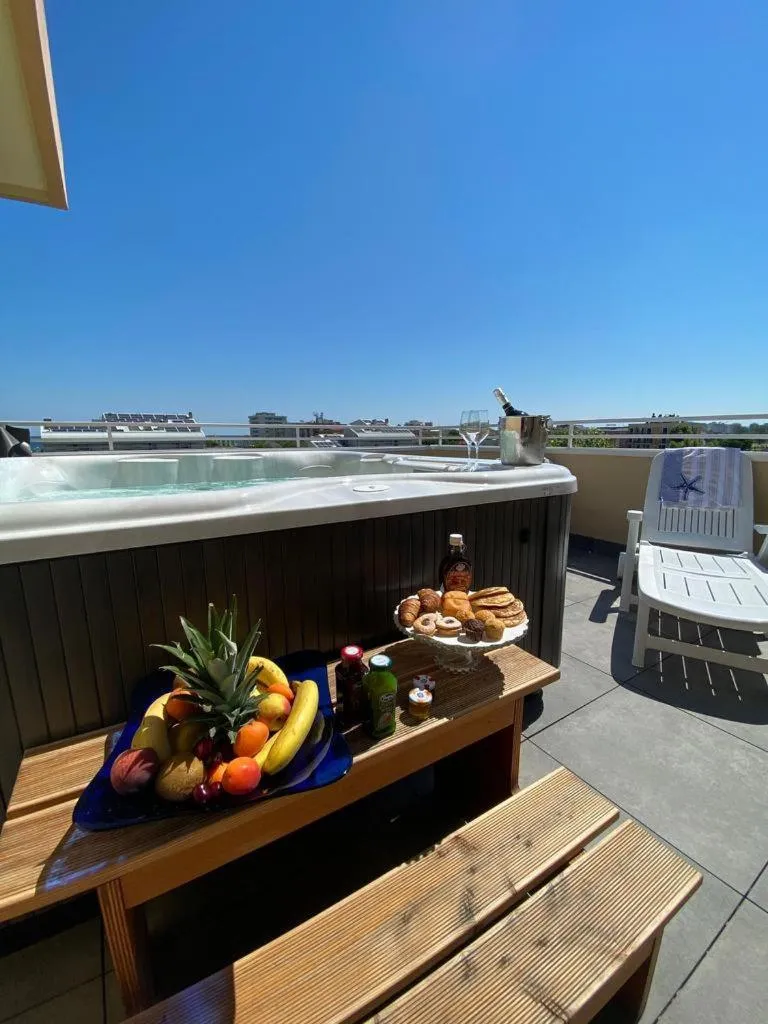 Hot Tub in Hotel Maioli - Colazione XXL fino alle 12