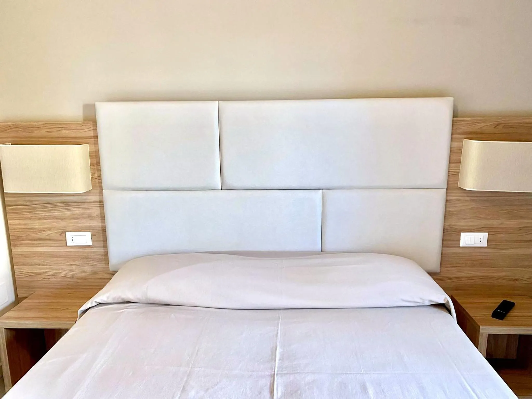 Bedroom, Bed in Hotel Maioli - Colazione XXL fino alle 12