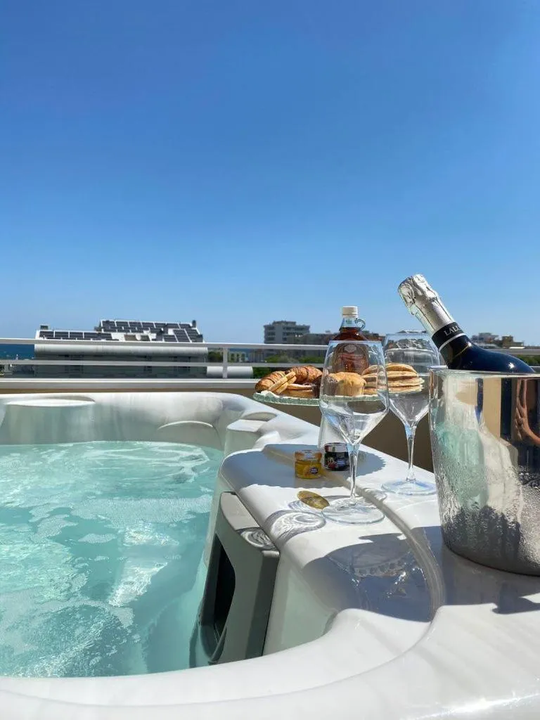 Hot Tub in Hotel Maioli - Colazione XXL fino alle 12