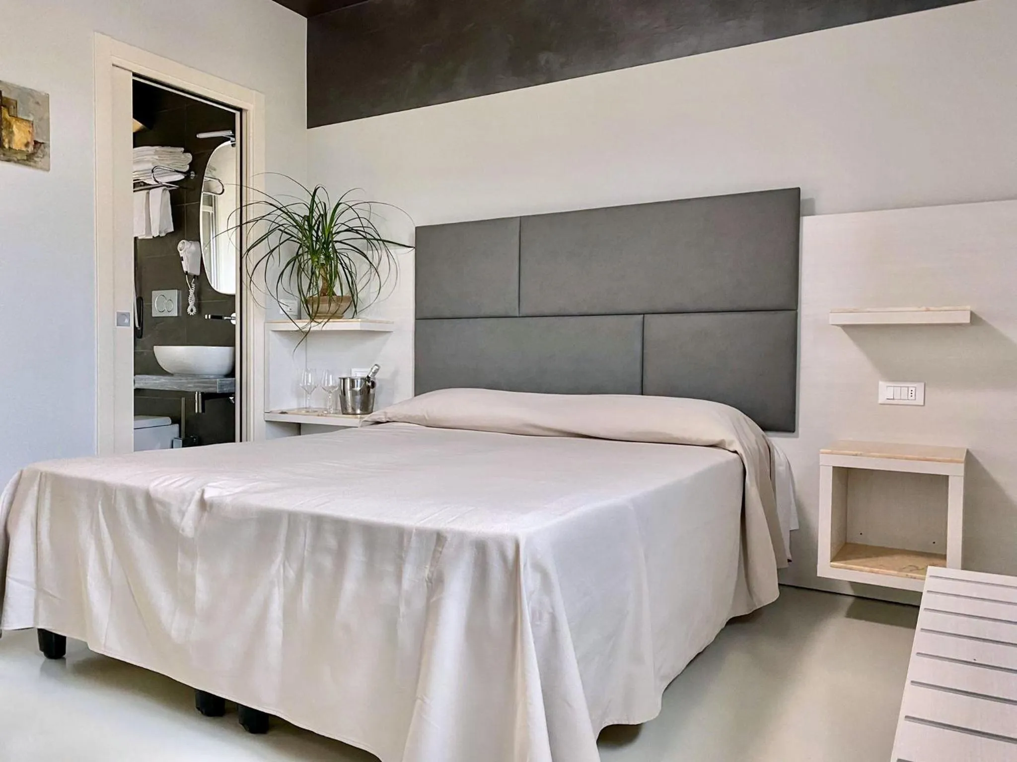 Bedroom, Bed in Hotel Maioli - Colazione XXL fino alle 12