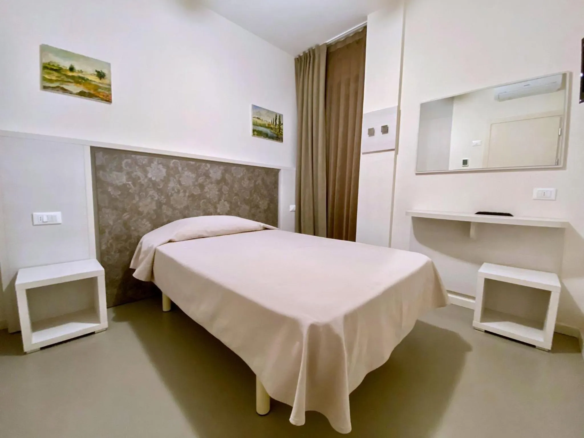 Bedroom, Bed in Hotel Maioli - Colazione XXL fino alle 12