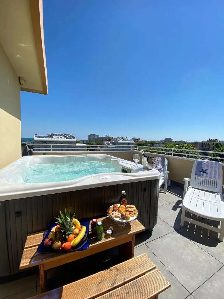 Hot Tub in Hotel Maioli - Colazione XXL fino alle 12