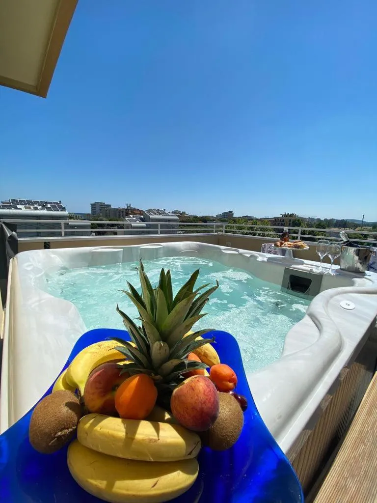 Hot Tub in Hotel Maioli - Colazione XXL fino alle 12