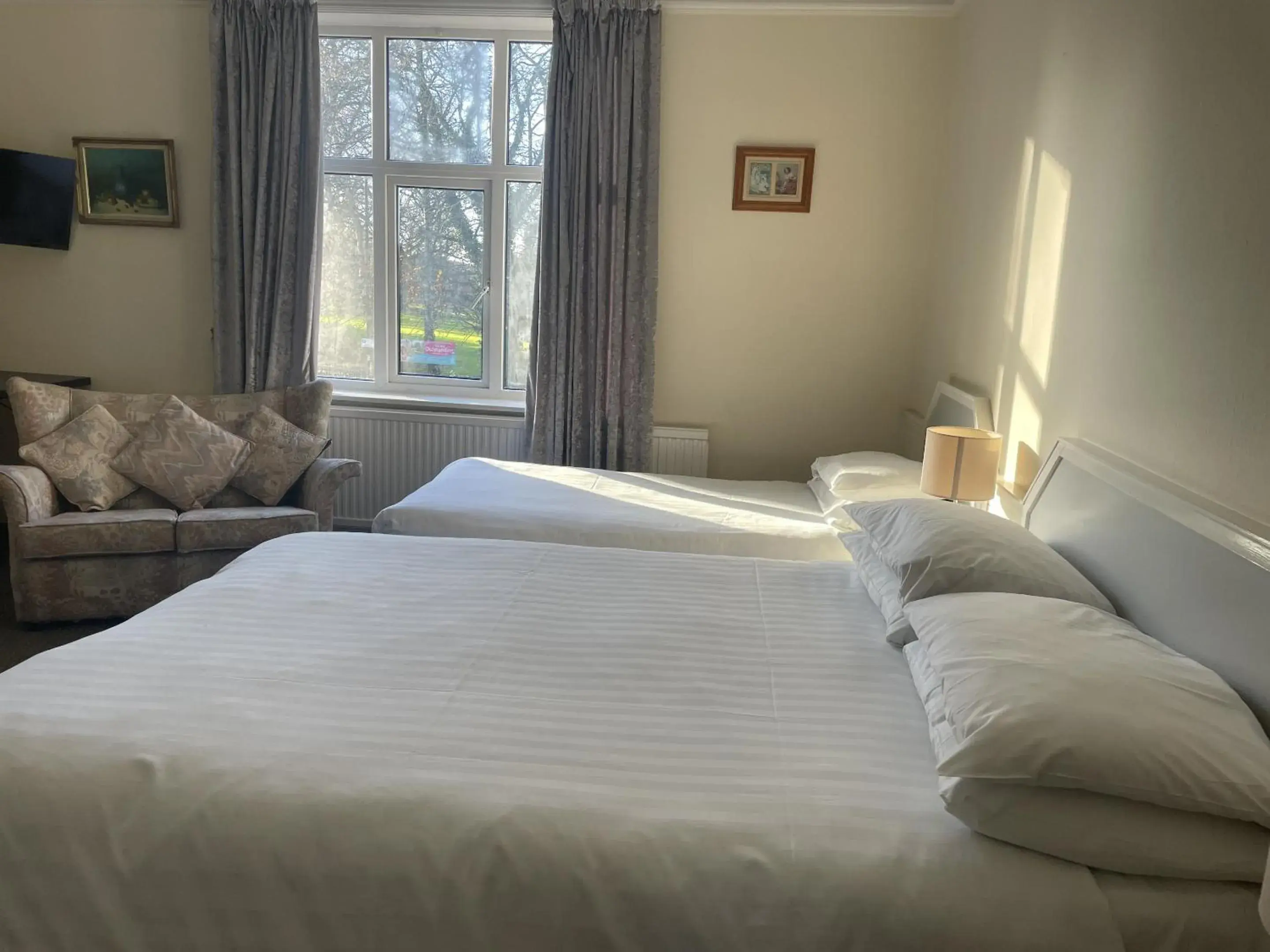 Deluxe Triple Room in Emerald Residence Deluxe Triple Room in Emerald Residence