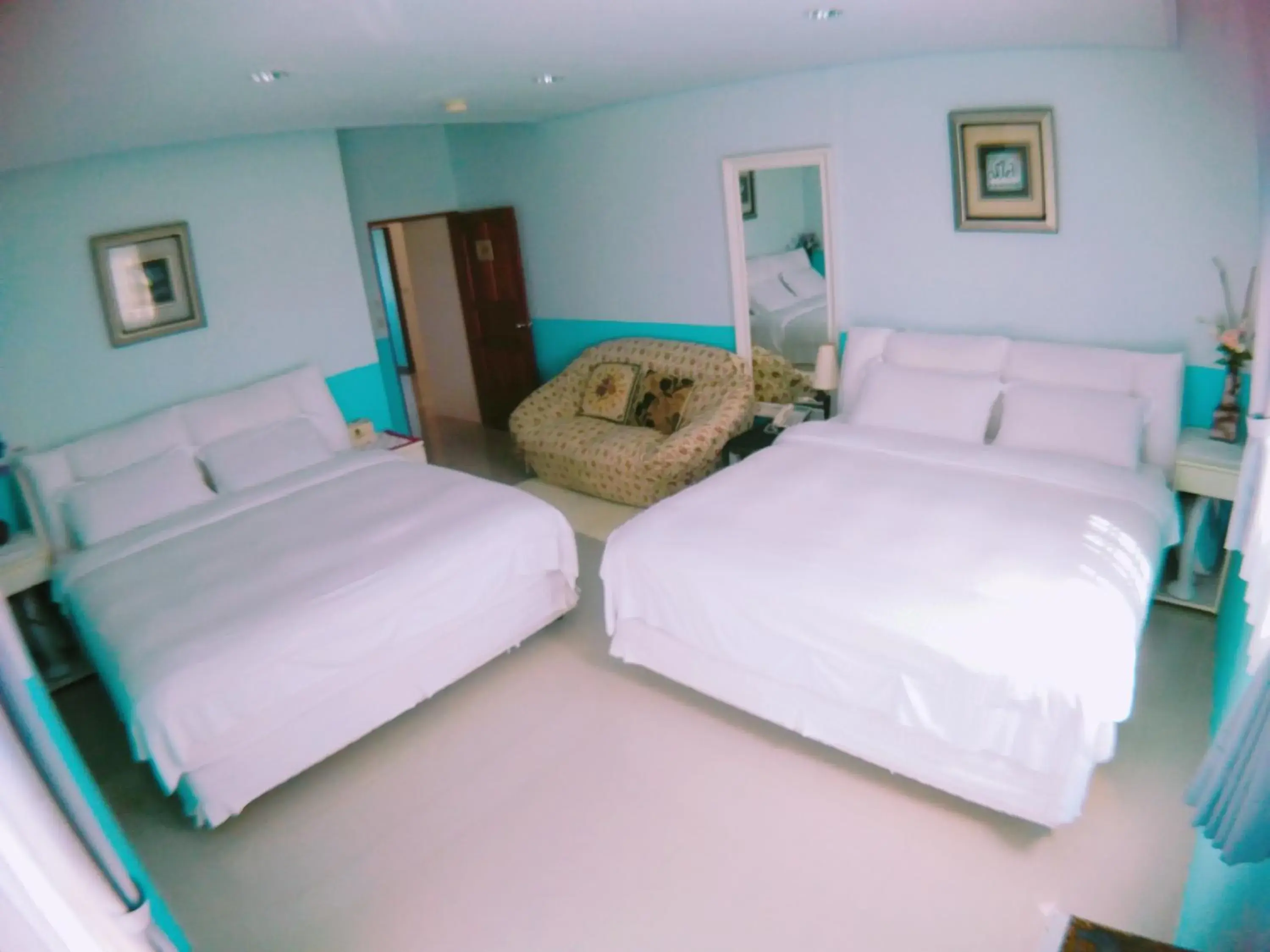 Queen Room with Two Queen Beds in Riverside B&B Queen Room with Two Queen Beds in Riverside B&B
