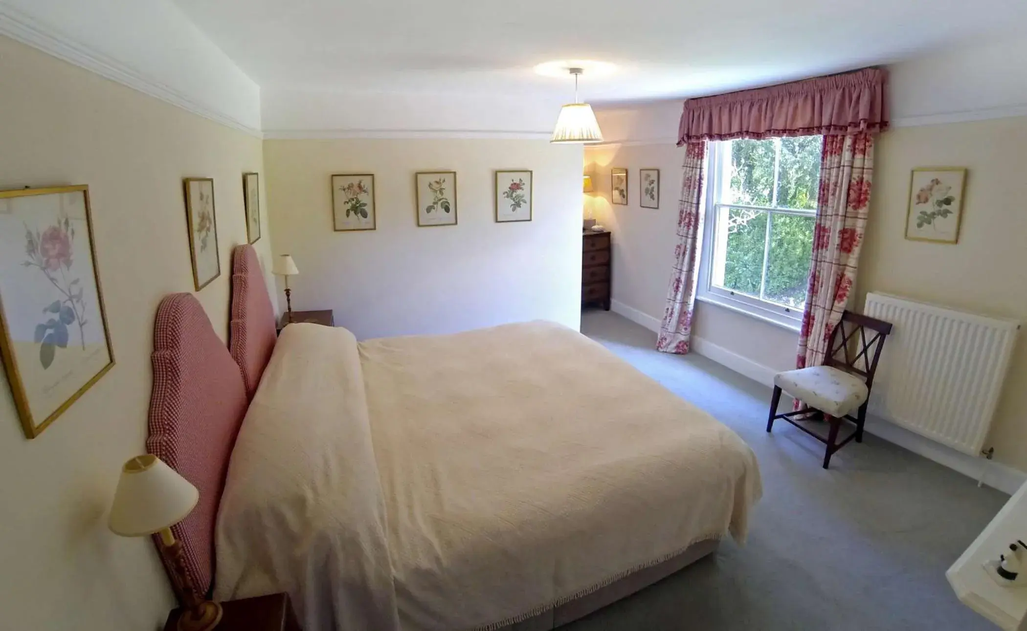 Double or Twin Room with Private Bathroom - single occupancy in The Old Rectory, Kettlebaston Double or Twin Room with Private Bathroom - single occupancy in The Old Rectory, Kettlebaston