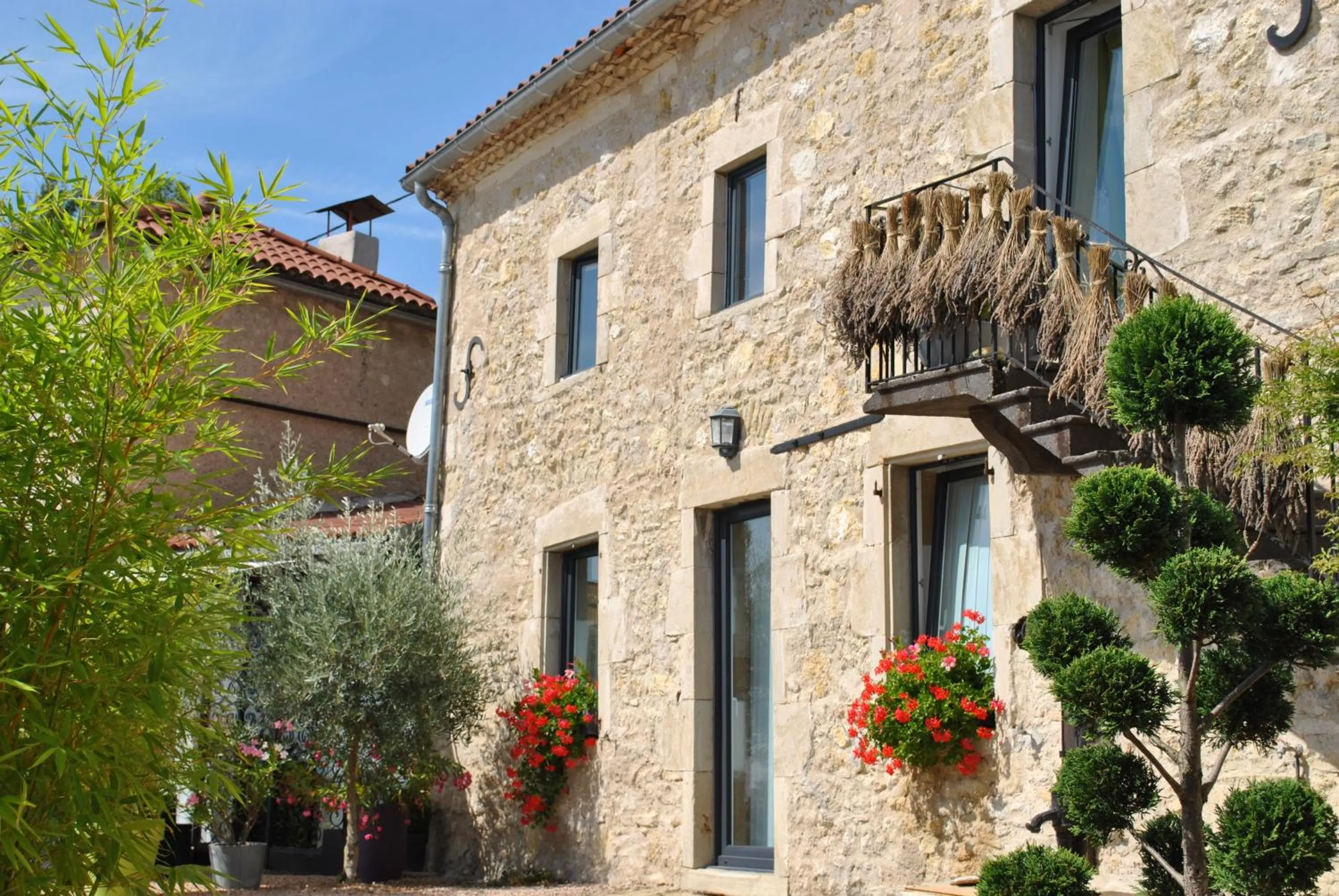 Facade/entrance in Auvergnat'Home