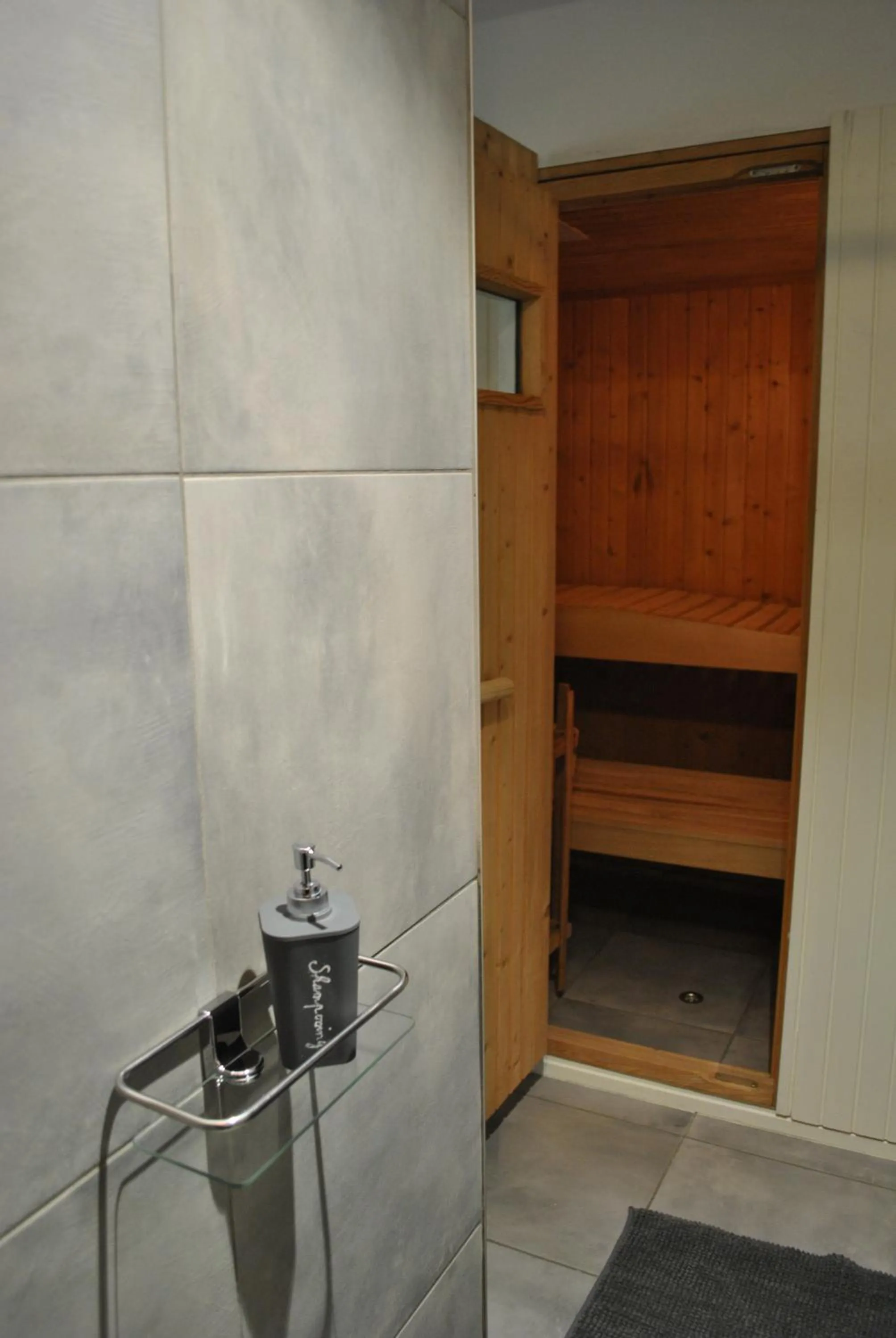 Shower in Auvergnat'Home