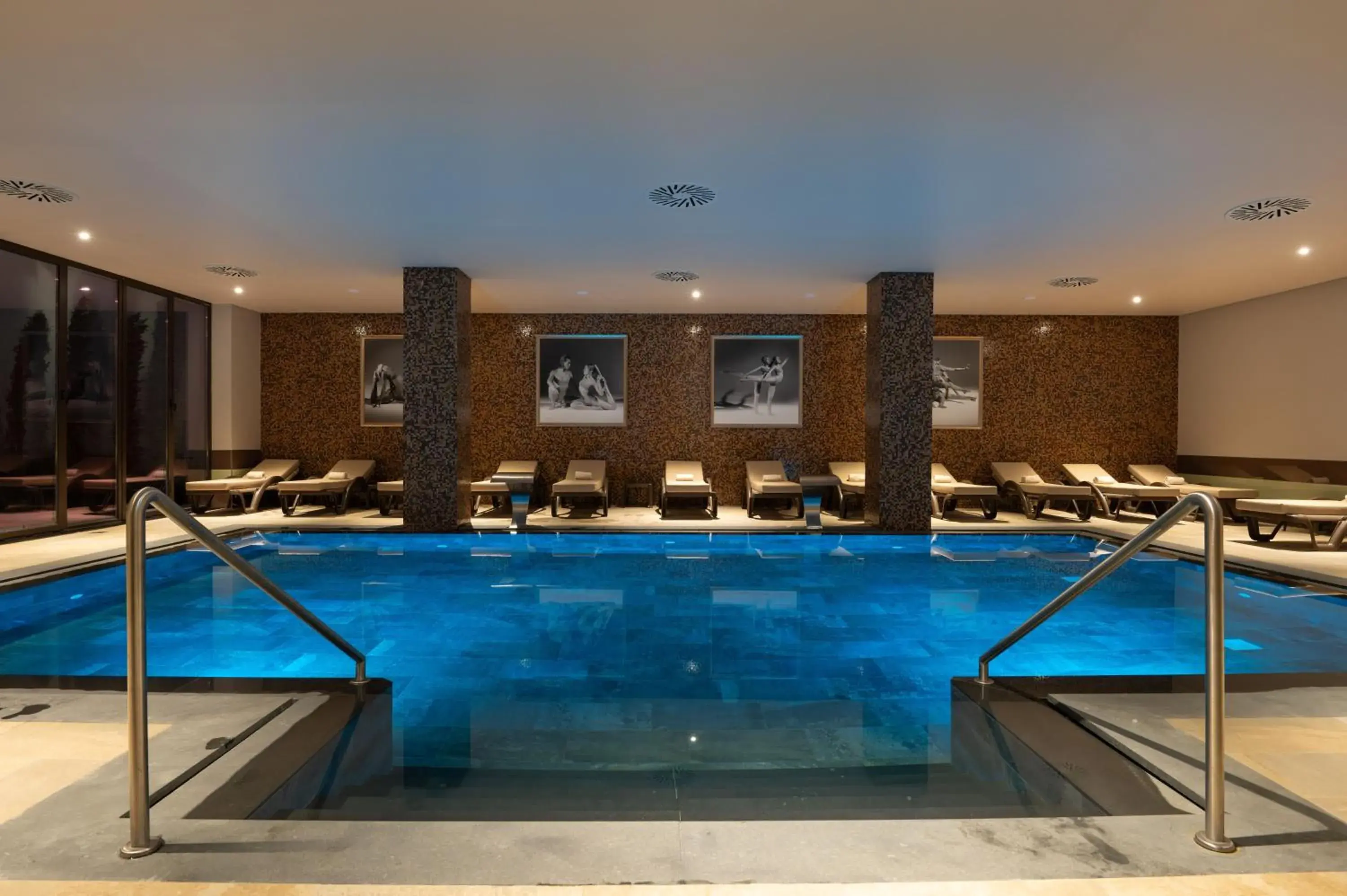 Swimming pool in Vila Gale Collection Tomar Swimming pool in Vila Gale Collection Tomar