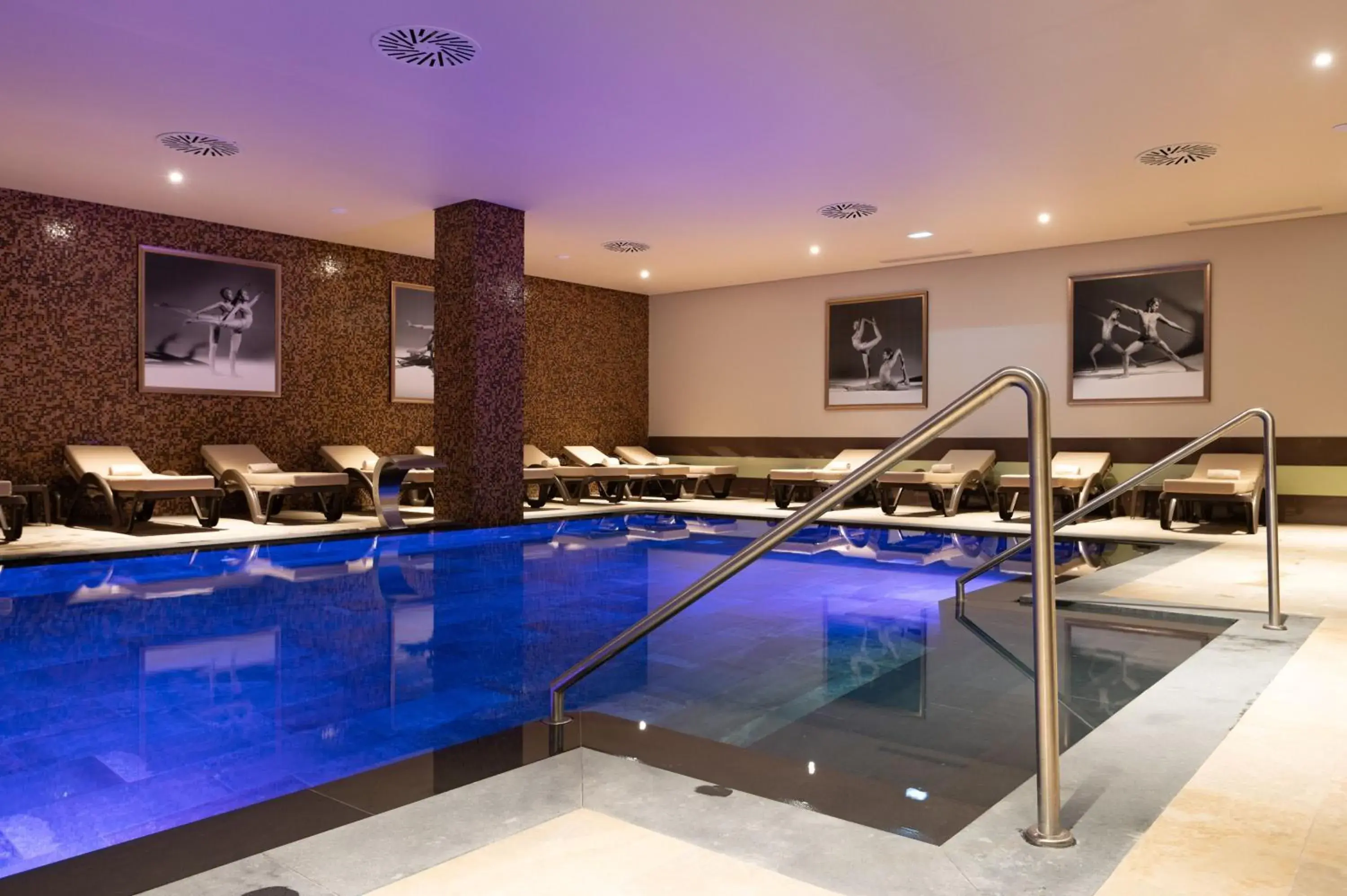 Swimming pool in Vila Gale Collection Tomar Swimming pool in Vila Gale Collection Tomar