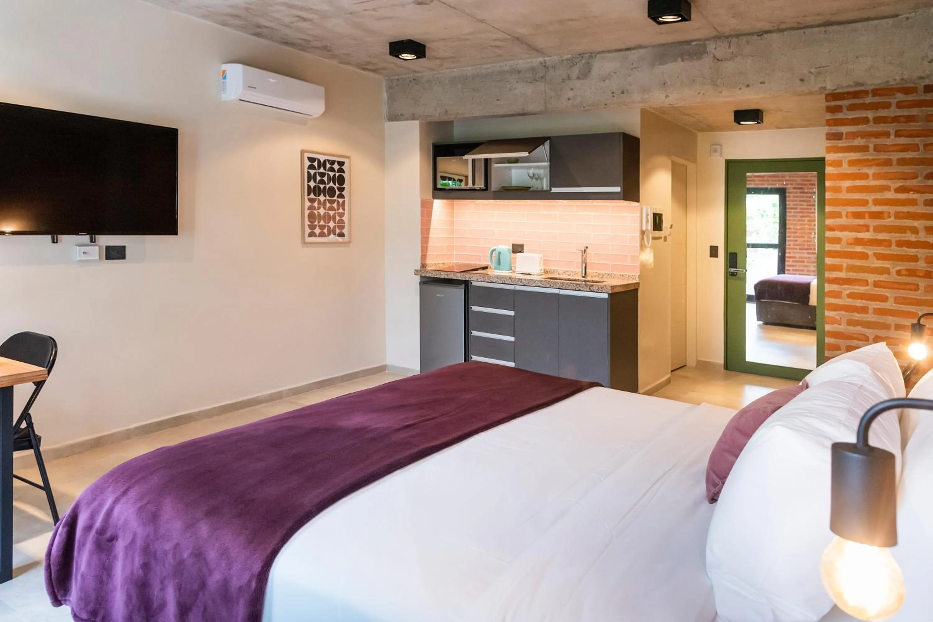 Property building, Bed in H5063