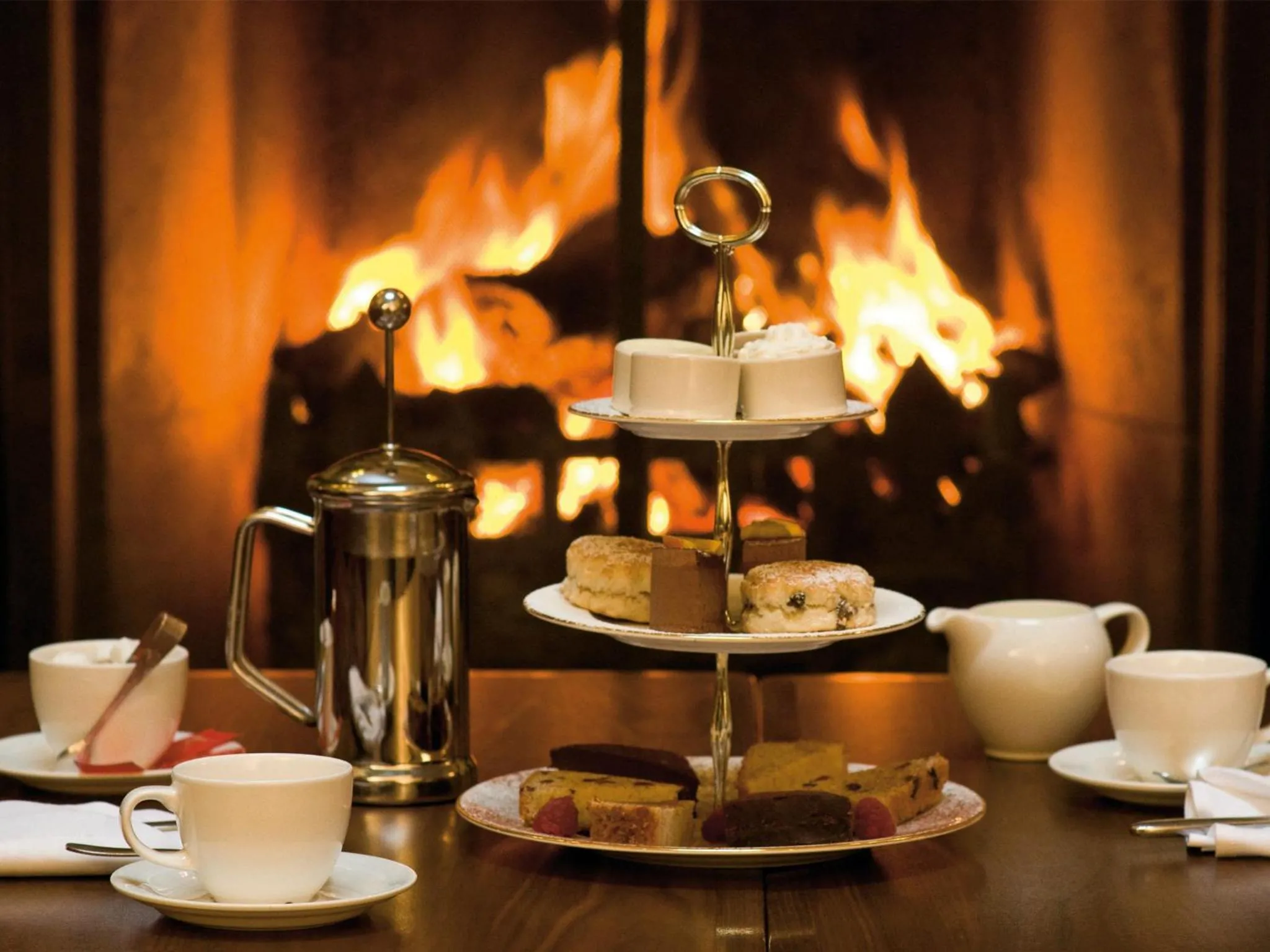 Communal lounge/ TV room in Macdonald Linden Hall Hotel, Golf & Spa