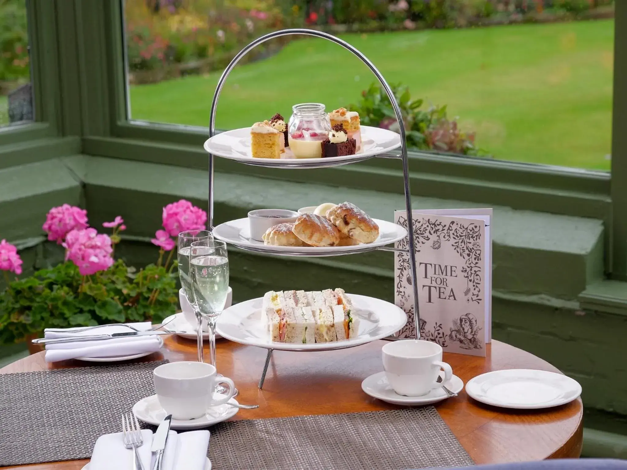 Lounge or bar in Macdonald Linden Hall Hotel, Golf & Spa Lounge or bar in Macdonald Linden Hall Hotel, Golf & Spa