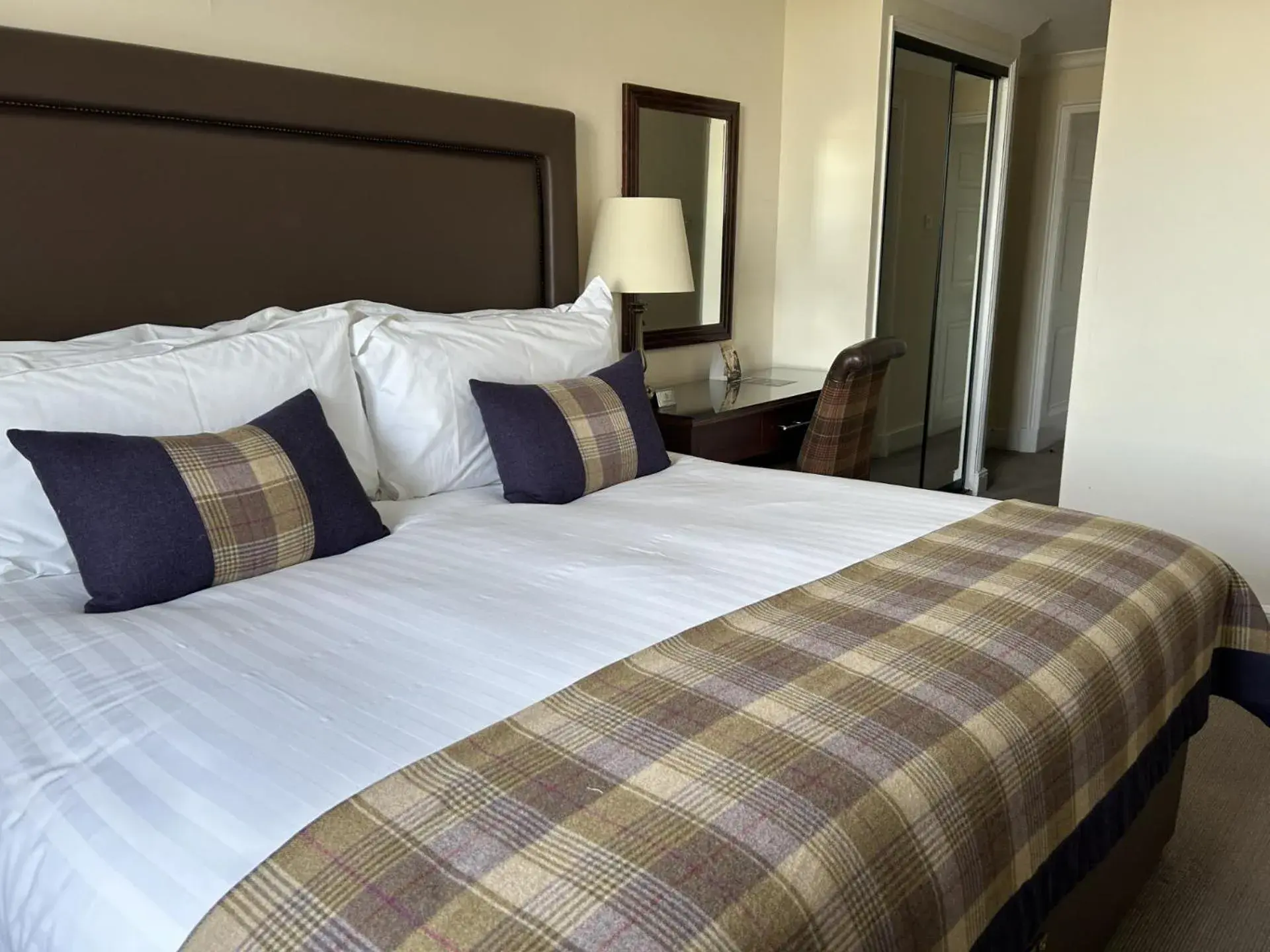 Bedroom, Bed in Macdonald Linden Hall Hotel, Golf & Spa Bedroom, Bed in Macdonald Linden Hall Hotel, Golf & Spa