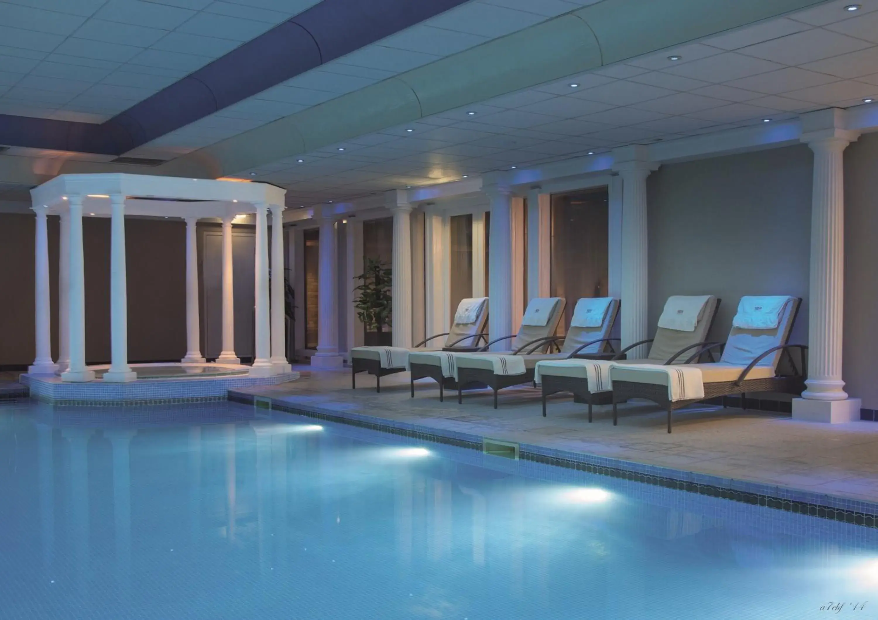 Swimming pool in Macdonald Linden Hall Hotel, Golf & Spa Swimming pool in Macdonald Linden Hall Hotel, Golf & Spa