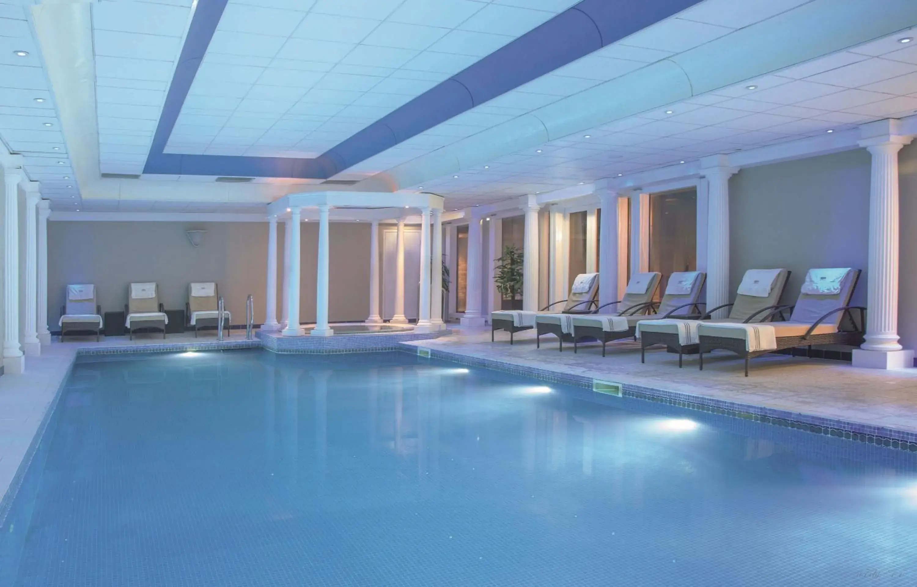 Swimming pool in Macdonald Linden Hall Hotel, Golf & Spa Swimming pool in Macdonald Linden Hall Hotel, Golf & Spa