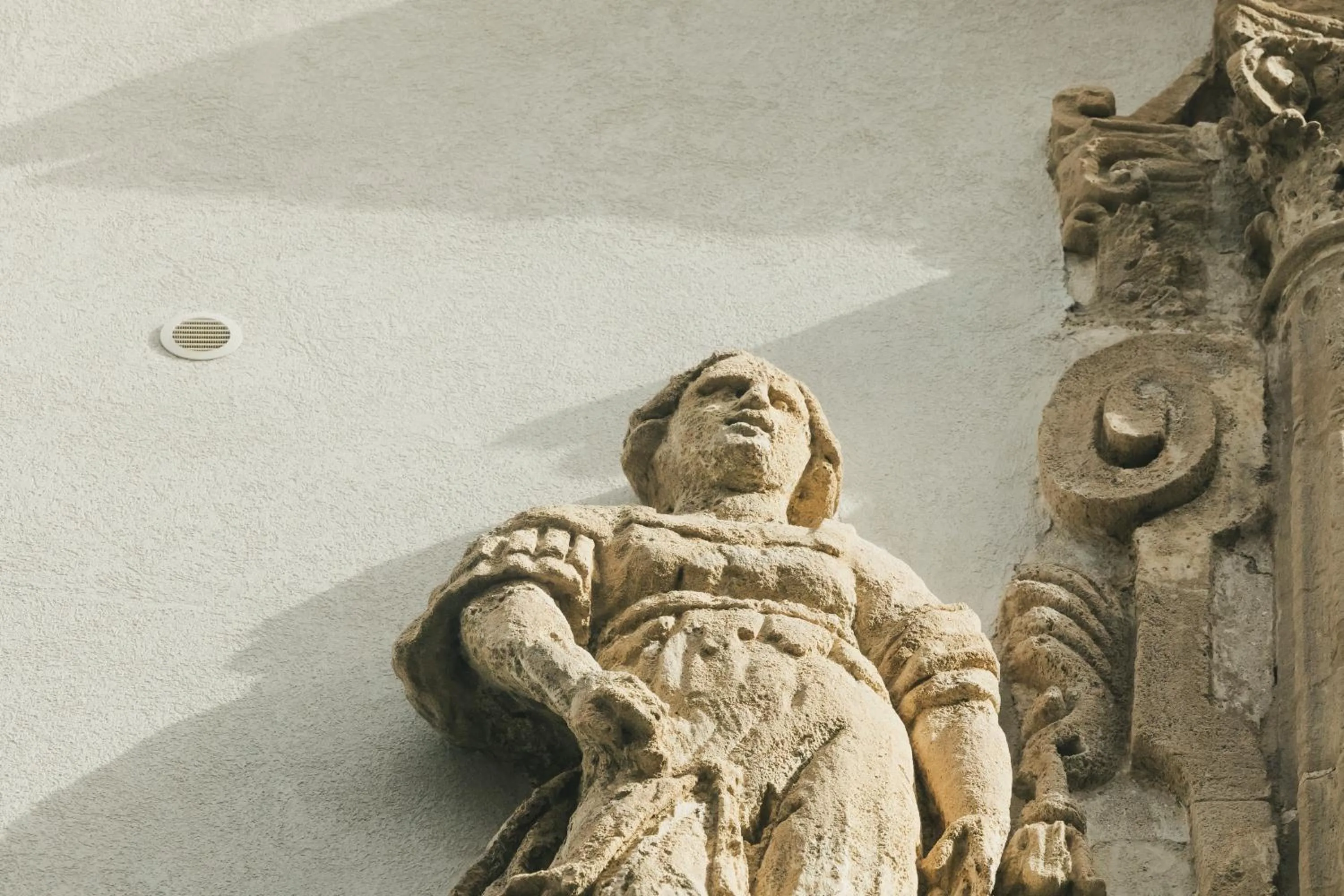 Decorative detail in B&B Palazzo Corvino