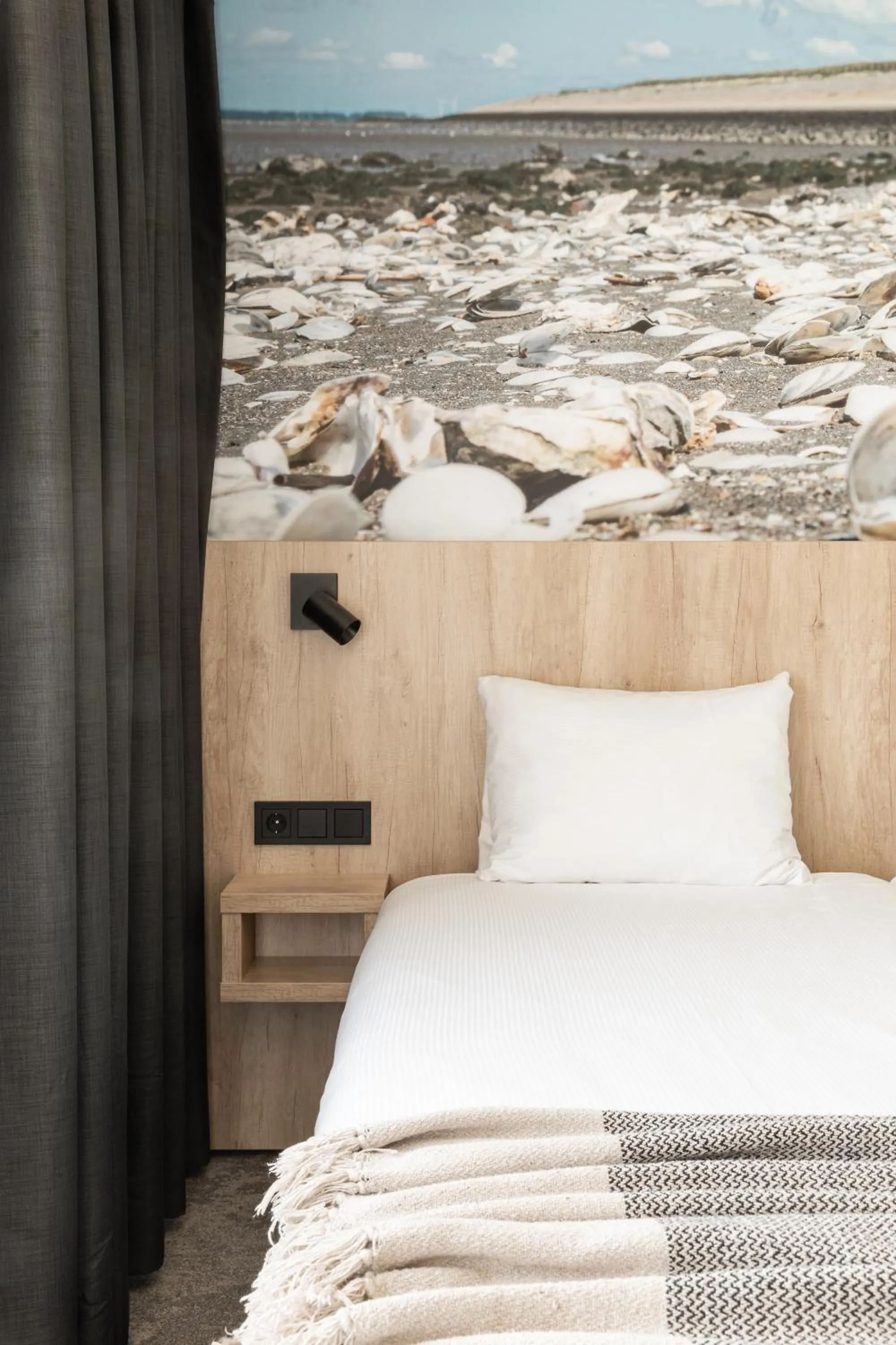 Bedroom, Bed in City hotel Terneuzen