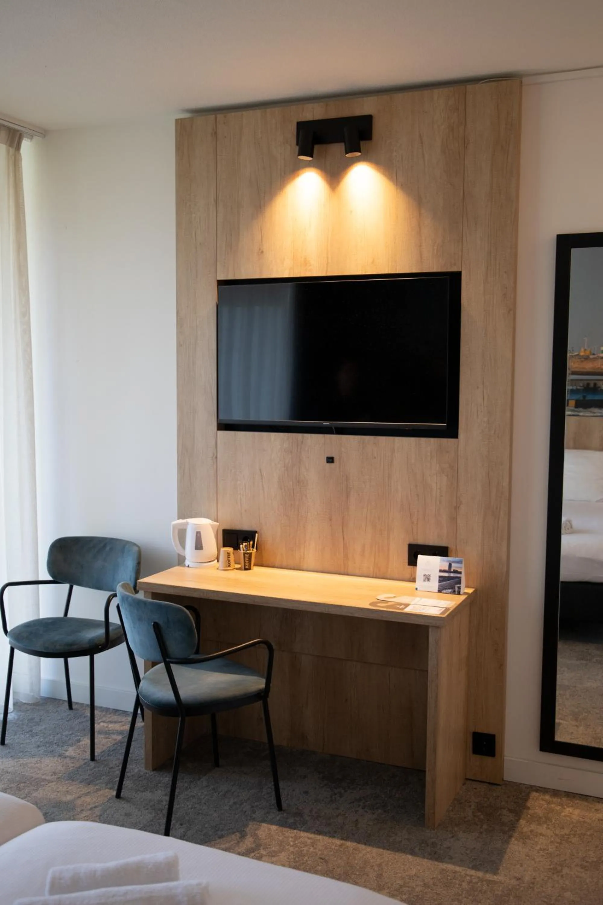 Bedroom, Bed in City hotel Terneuzen
