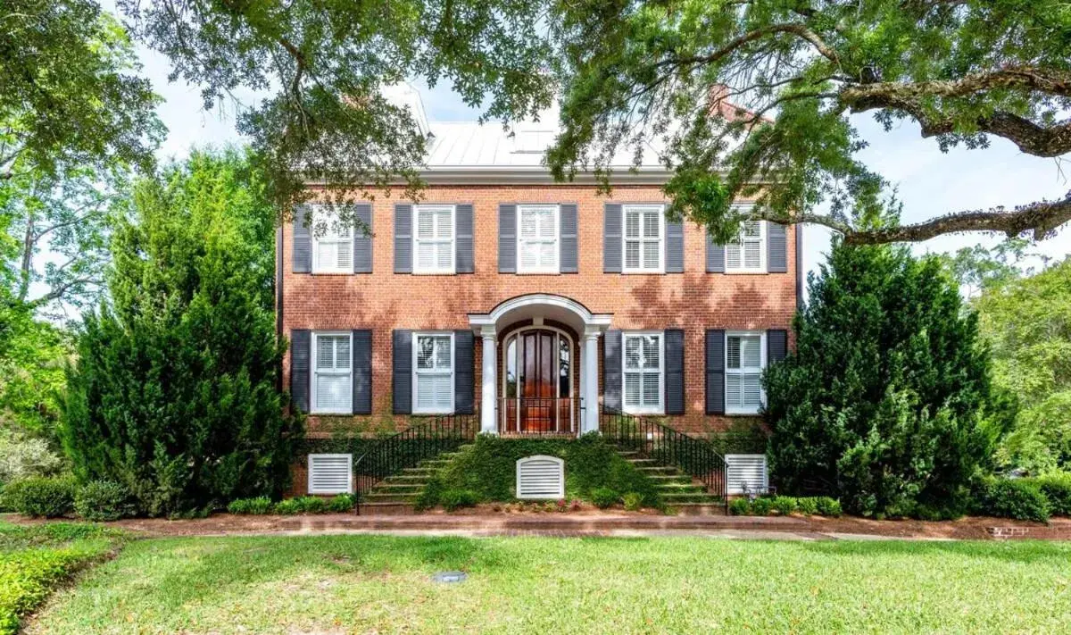 Church St Collection - 109 Whole House and Pool Church St Collection - 109 Whole House and Pool