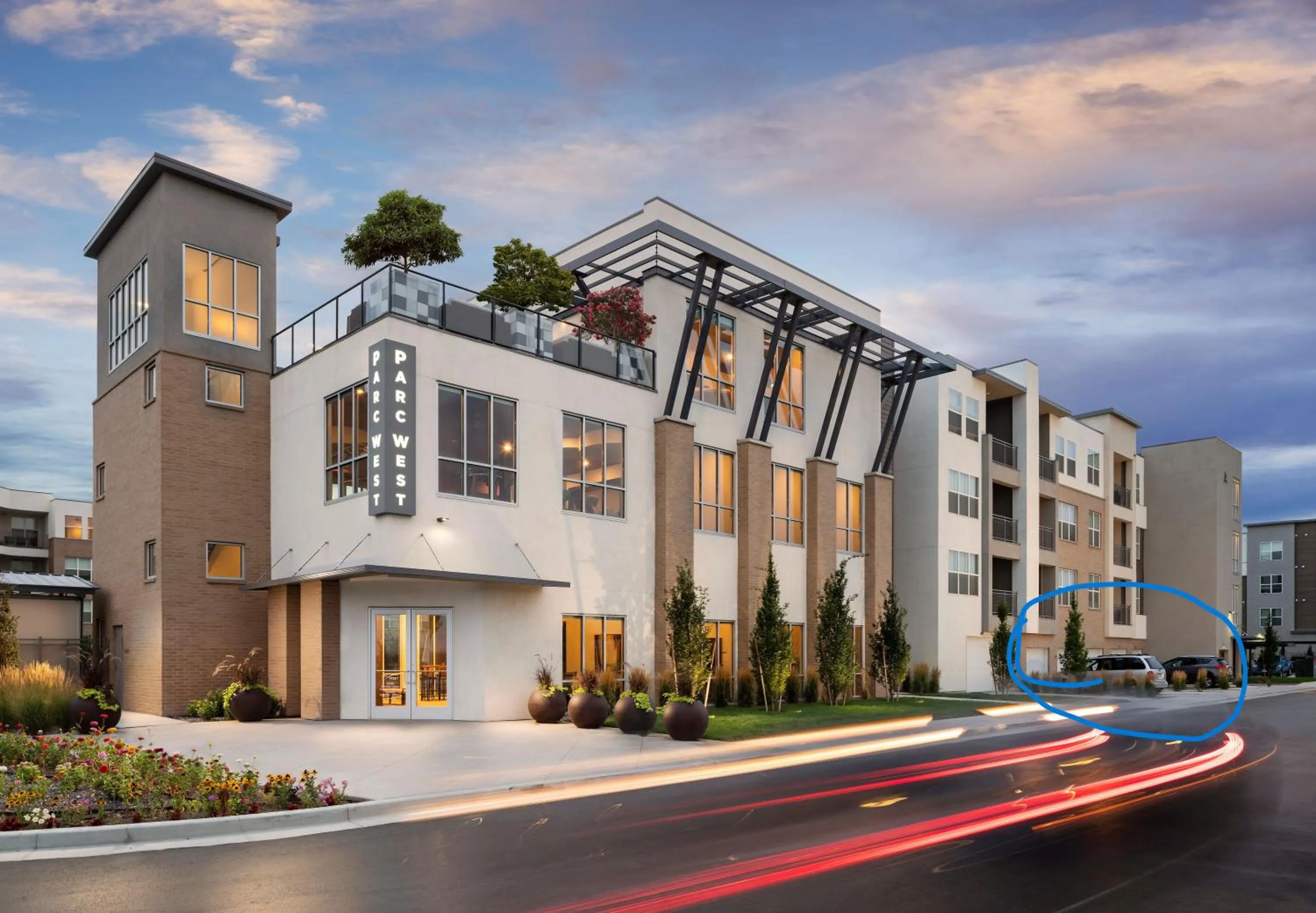 Luxury Living with Resort Amenities King bd Queens bd Sofa bd GymPoolHot Tub Fast WiFi