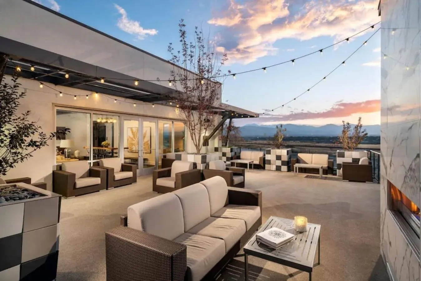 Luxury Living with Resort Amenities King bd Queens bd Sofa bd GymPoolHot Tub Fast WiFi Luxury Living with Resort Amenities King bd Queens bd Sofa bd GymPoolHot Tub Fast WiFi