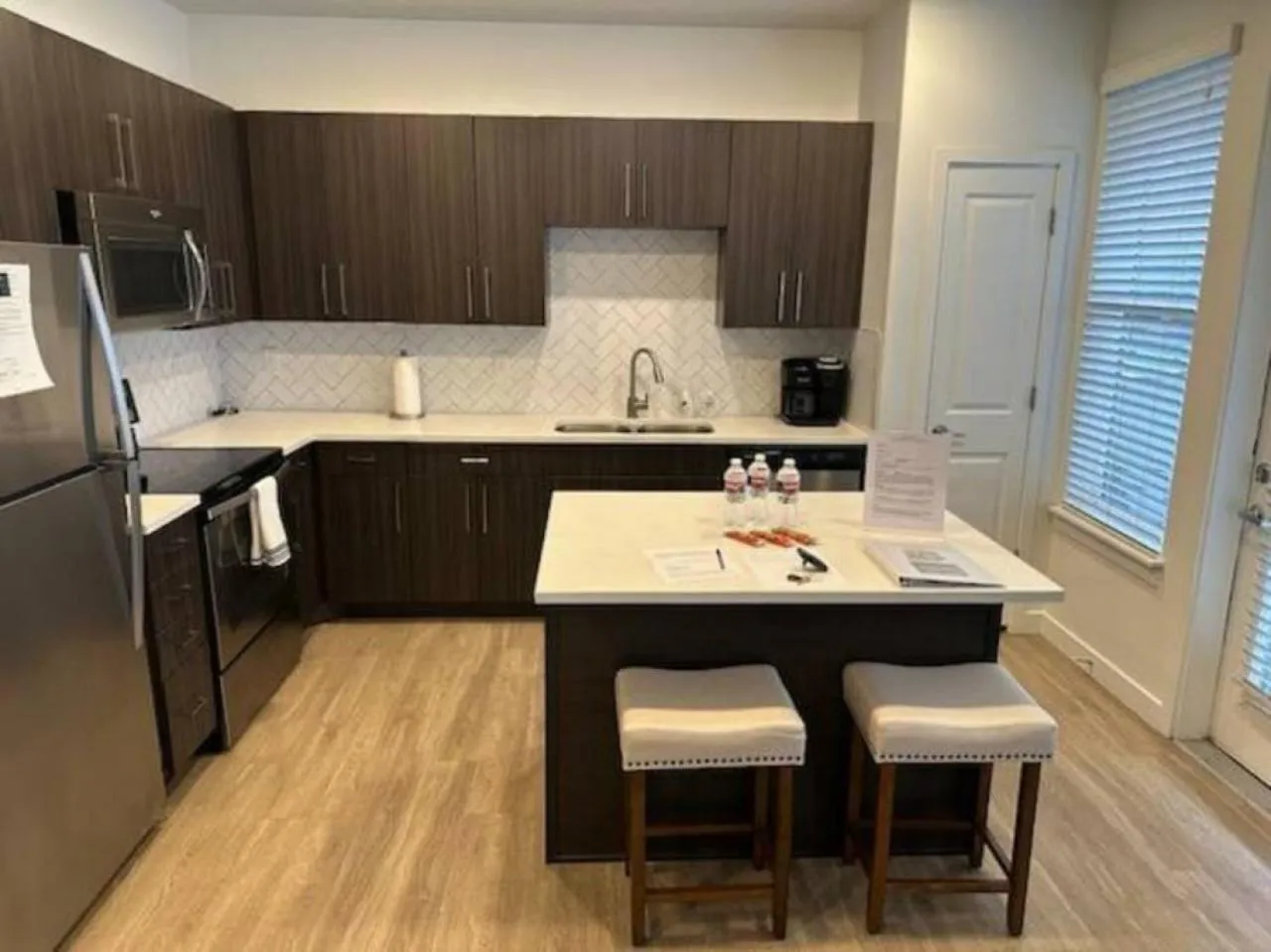 Luxury Living with Resort Amenities King bd Queens bd Sofa bd GymPoolHot Tub Fast WiFi