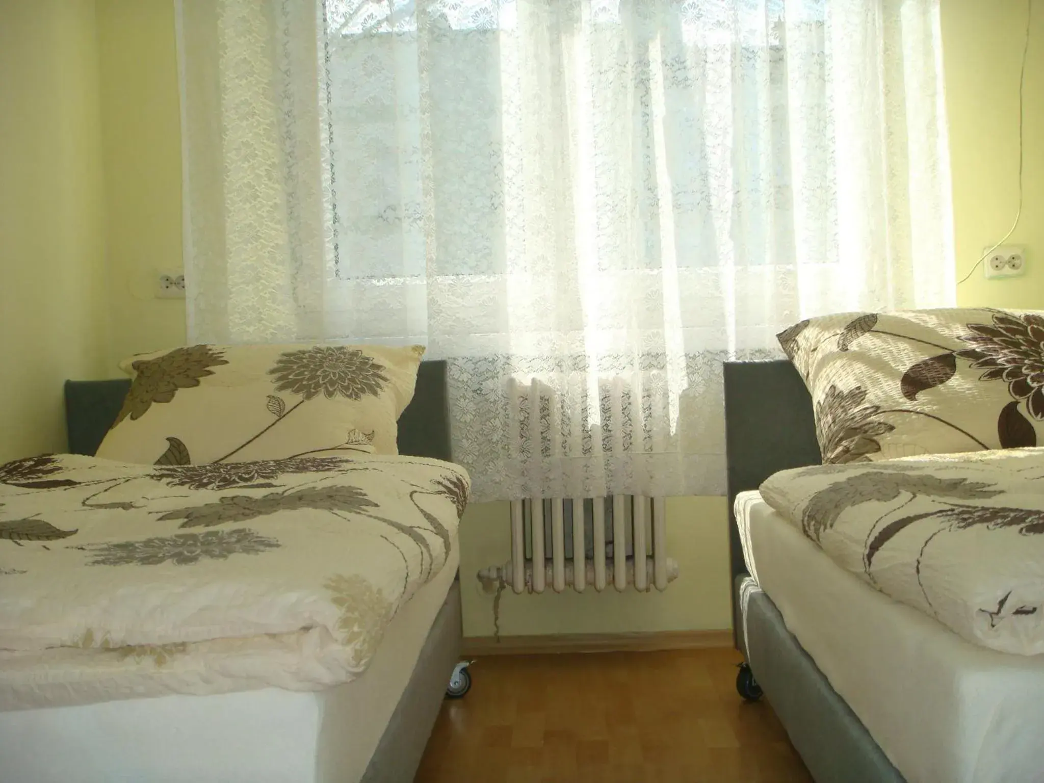 Double Room with Shared Bathroom in Hostel Omega Double Room with Shared Bathroom in Hostel Omega
