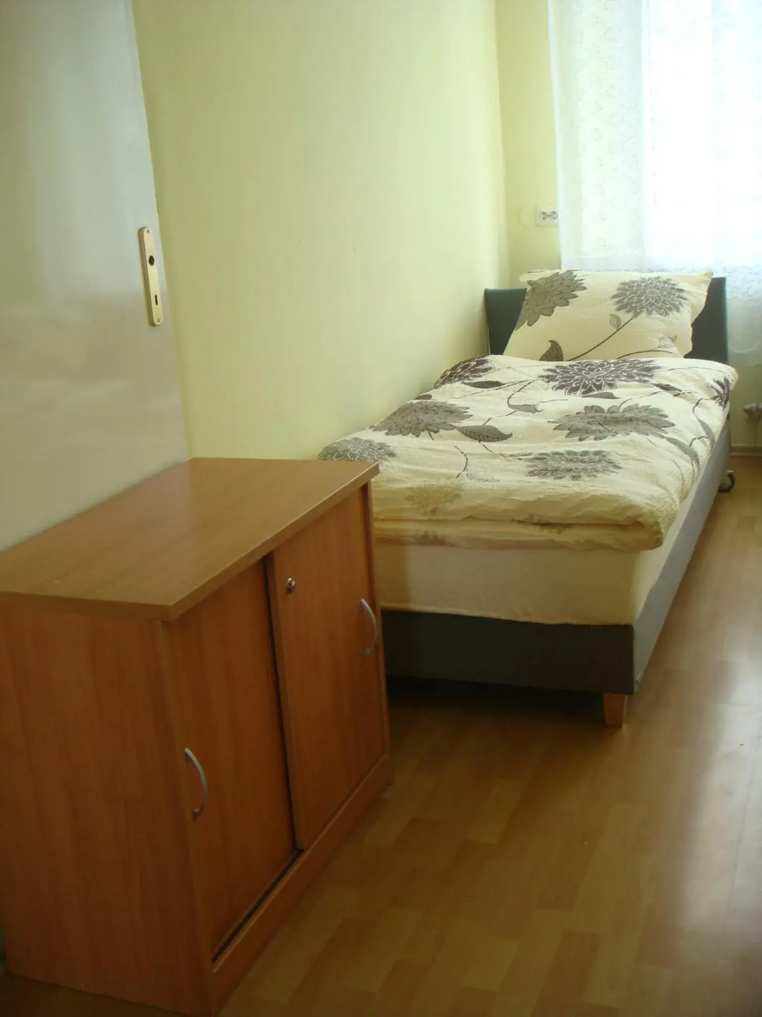 Standard Single Room with Shared Bathroom - single occupancy in Hostel Omega Standard Single Room with Shared Bathroom - single occupancy in Hostel Omega