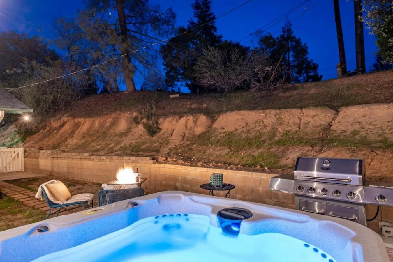 Hot Tub in Manic Mountain Forest Cabin 3 miles from Bass Lake