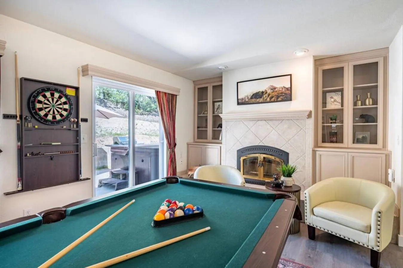 Billiard in Manic Mountain Forest Cabin 3 miles from Bass Lake