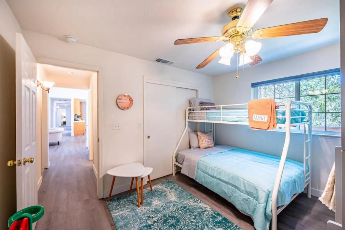 Bed in Manic Mountain Forest Cabin 3 miles from Bass Lake