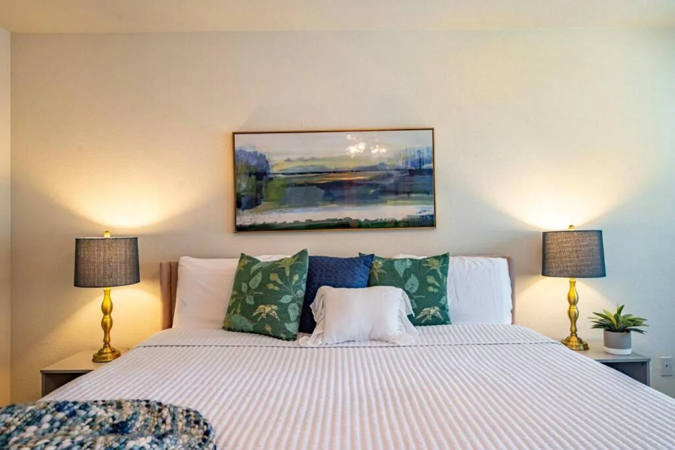 Bedroom, Bed in Manic Mountain Forest Cabin 3 miles from Bass Lake