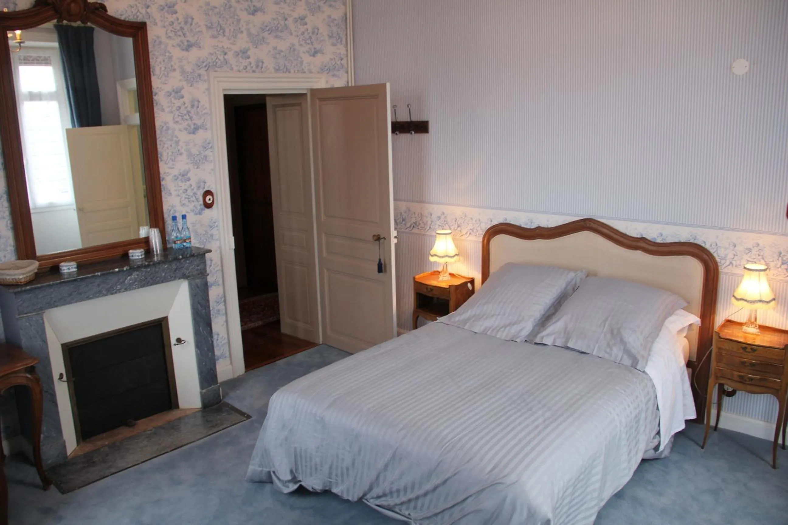 Bed in Chateau Lezat - Chambres d'Hotes