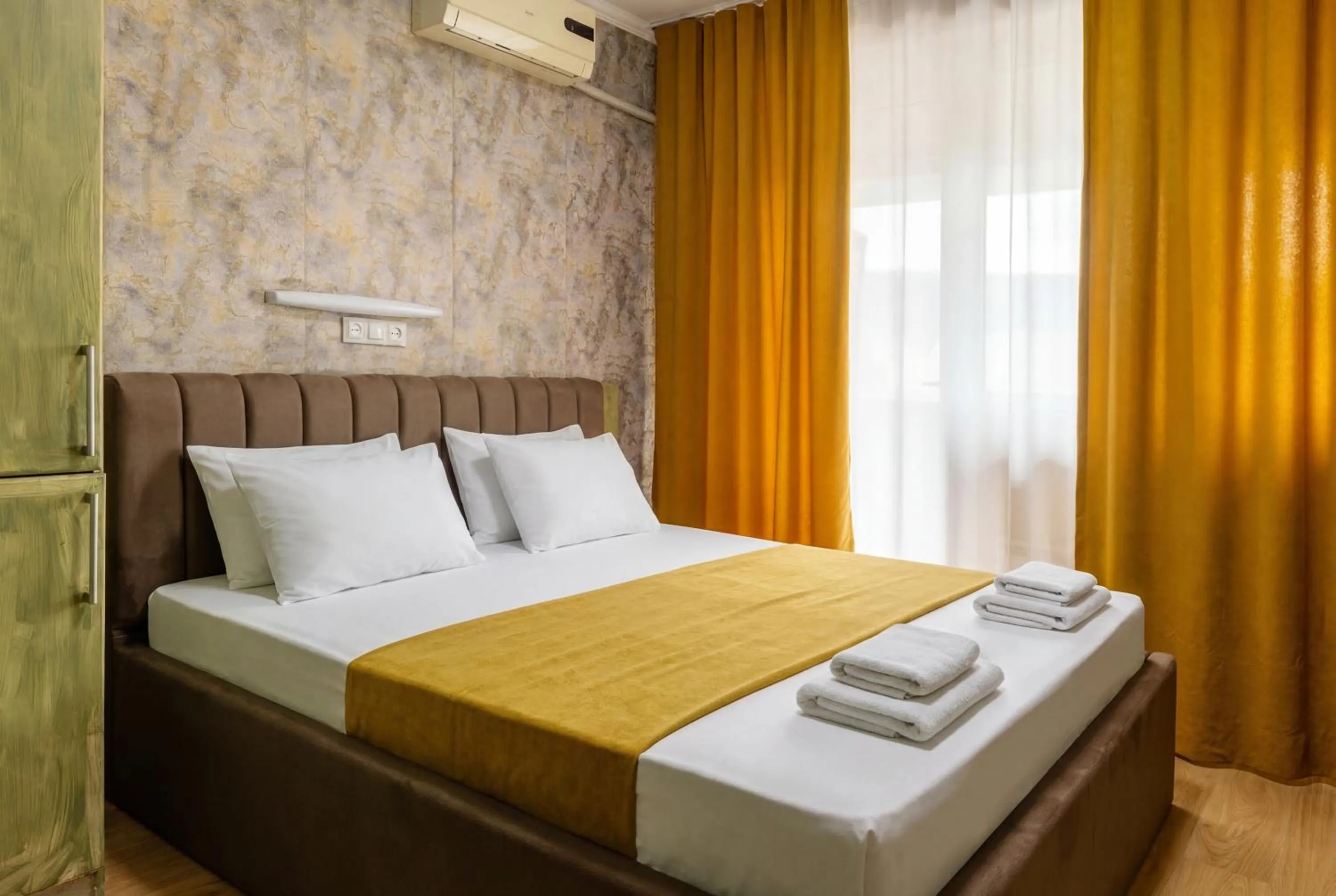Double or Twin Room with City View in Hotel Tbilisi Central by Mgzavrebi