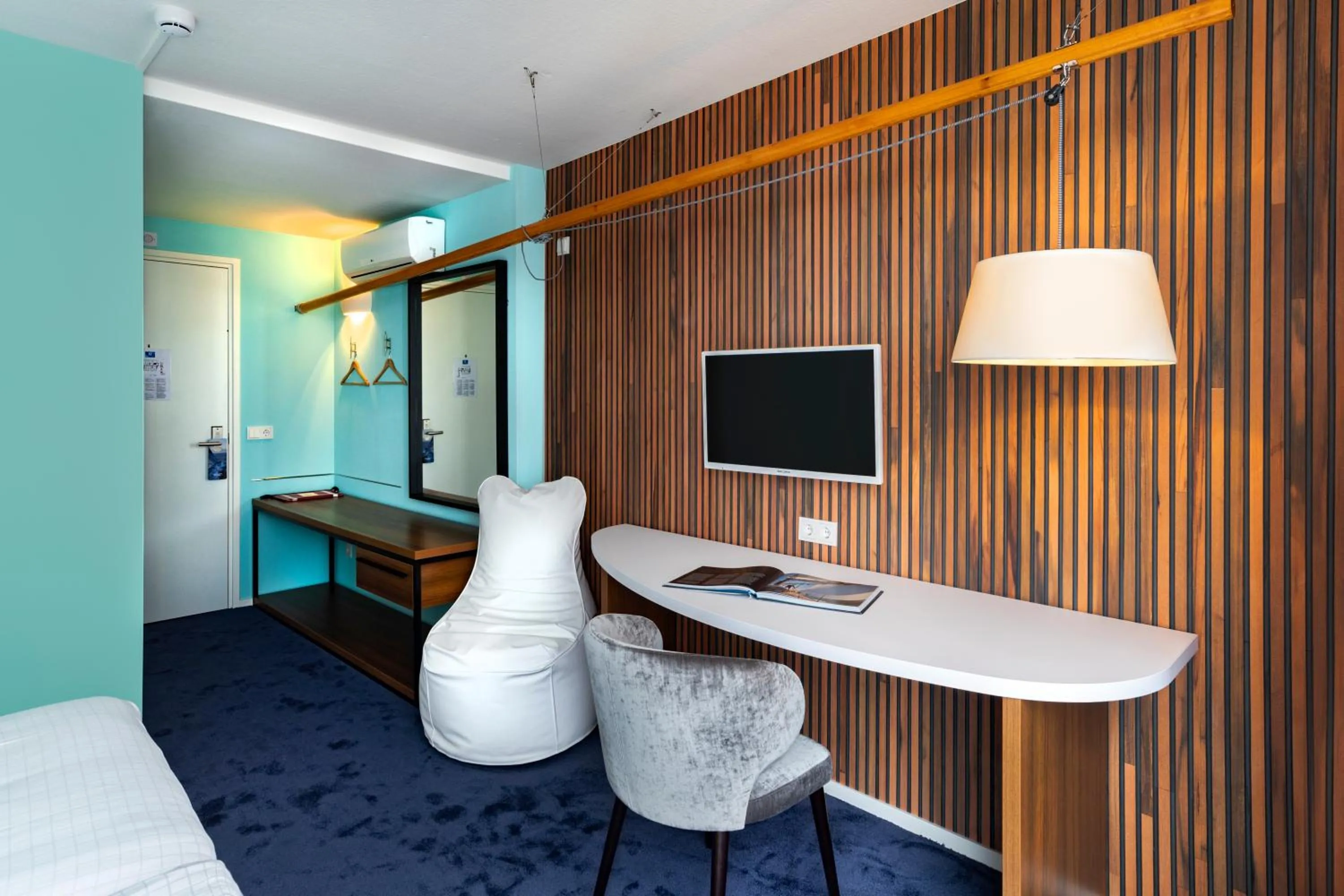 Bedroom, Bed in Delta Hotel