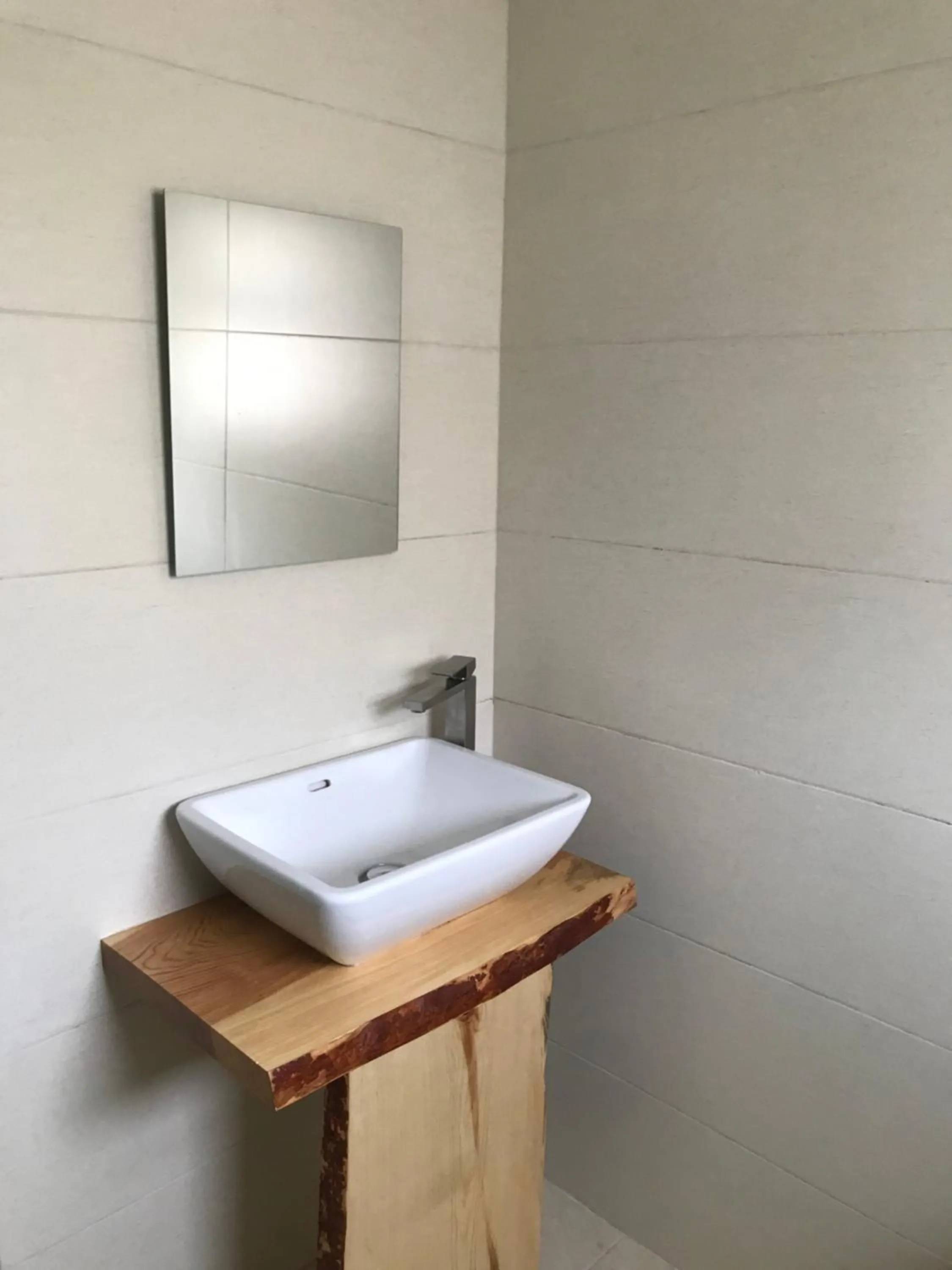 Bathroom in TE BUJTINA HOTEL- Cozy Stay with Traditional Breakfast Near Beach