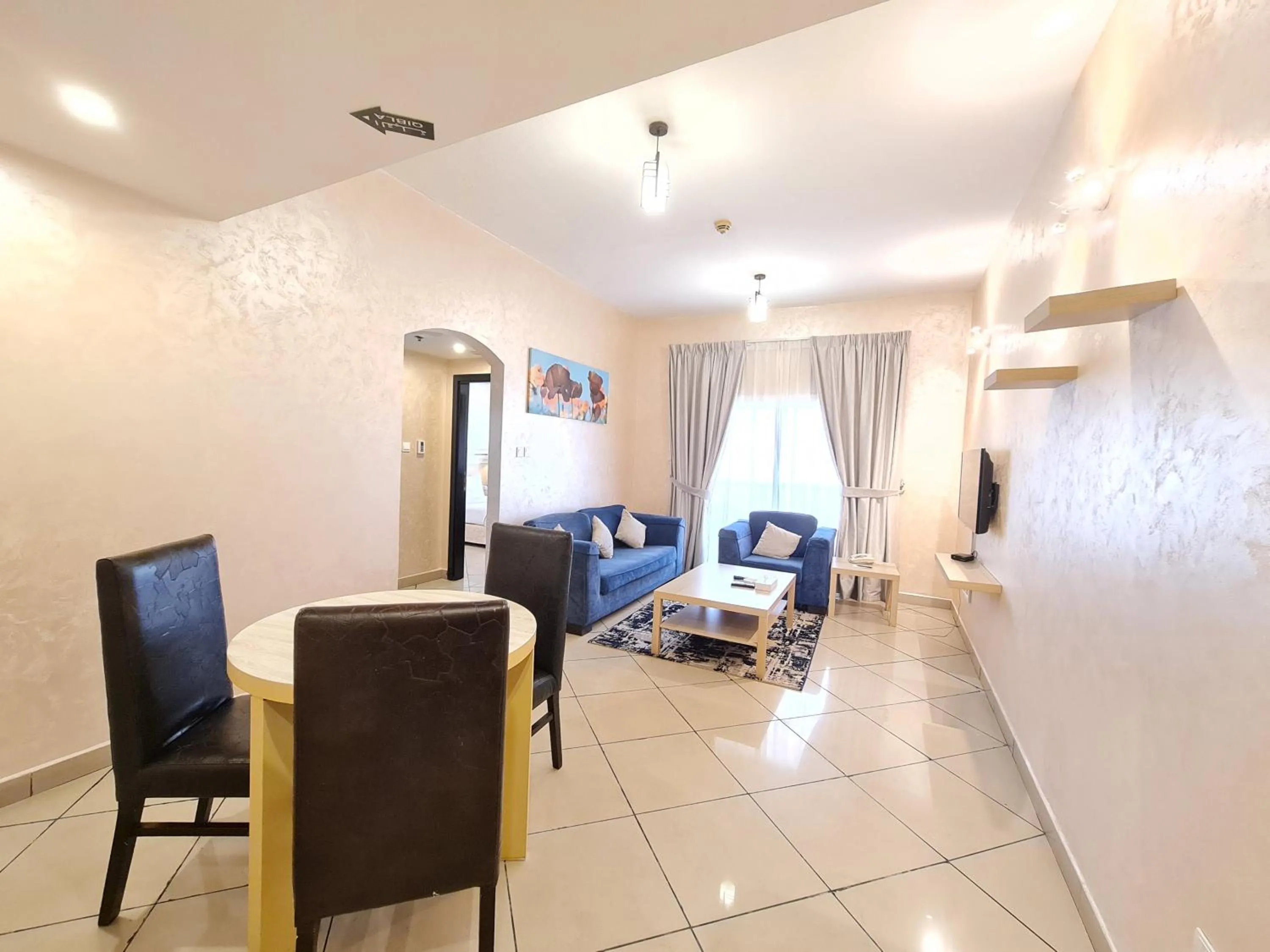 TV and multimedia in Boulevard City Suites Hotel Apartments