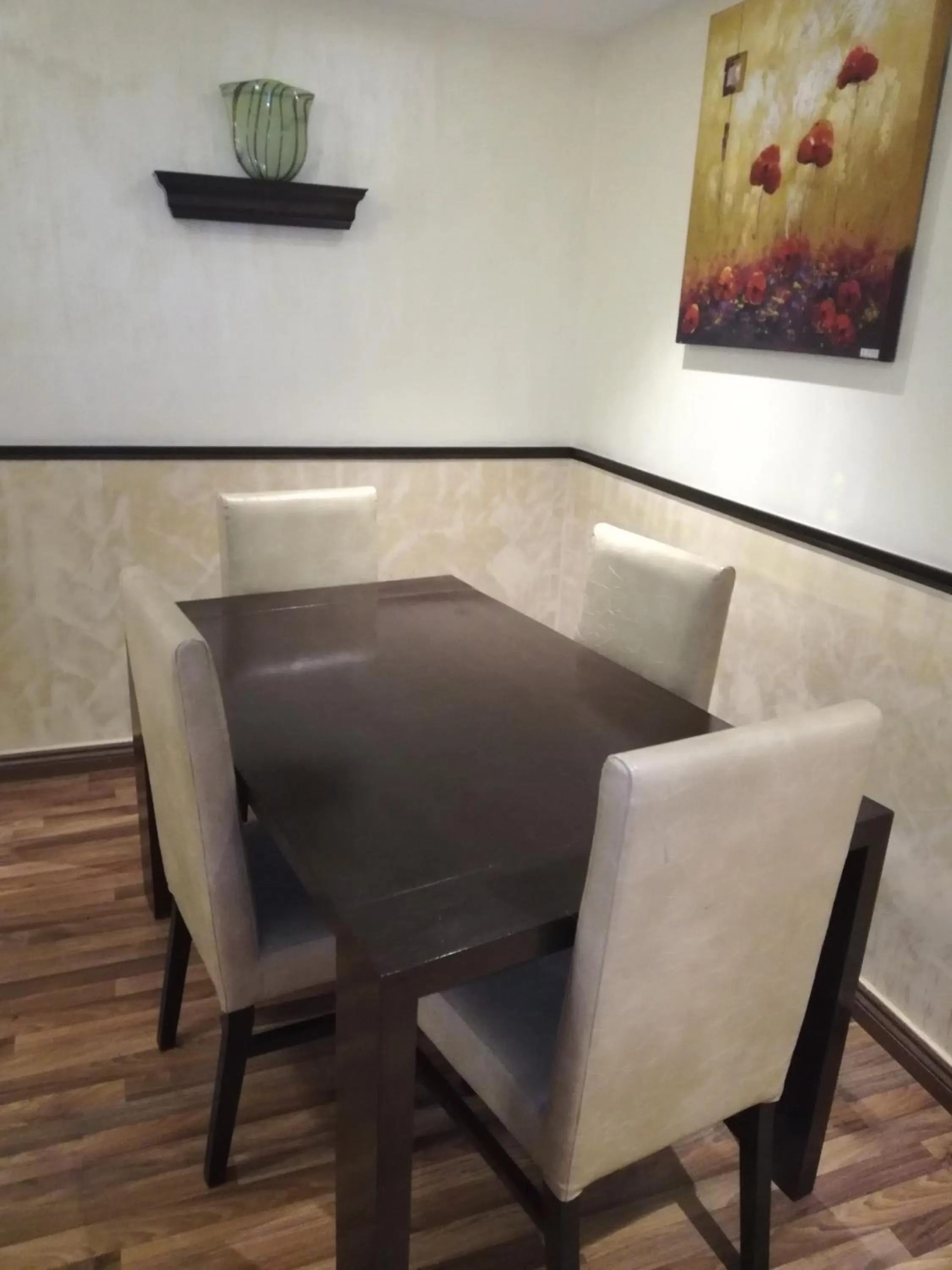 Dining area in Boulevard City Suites Hotel Apartments
