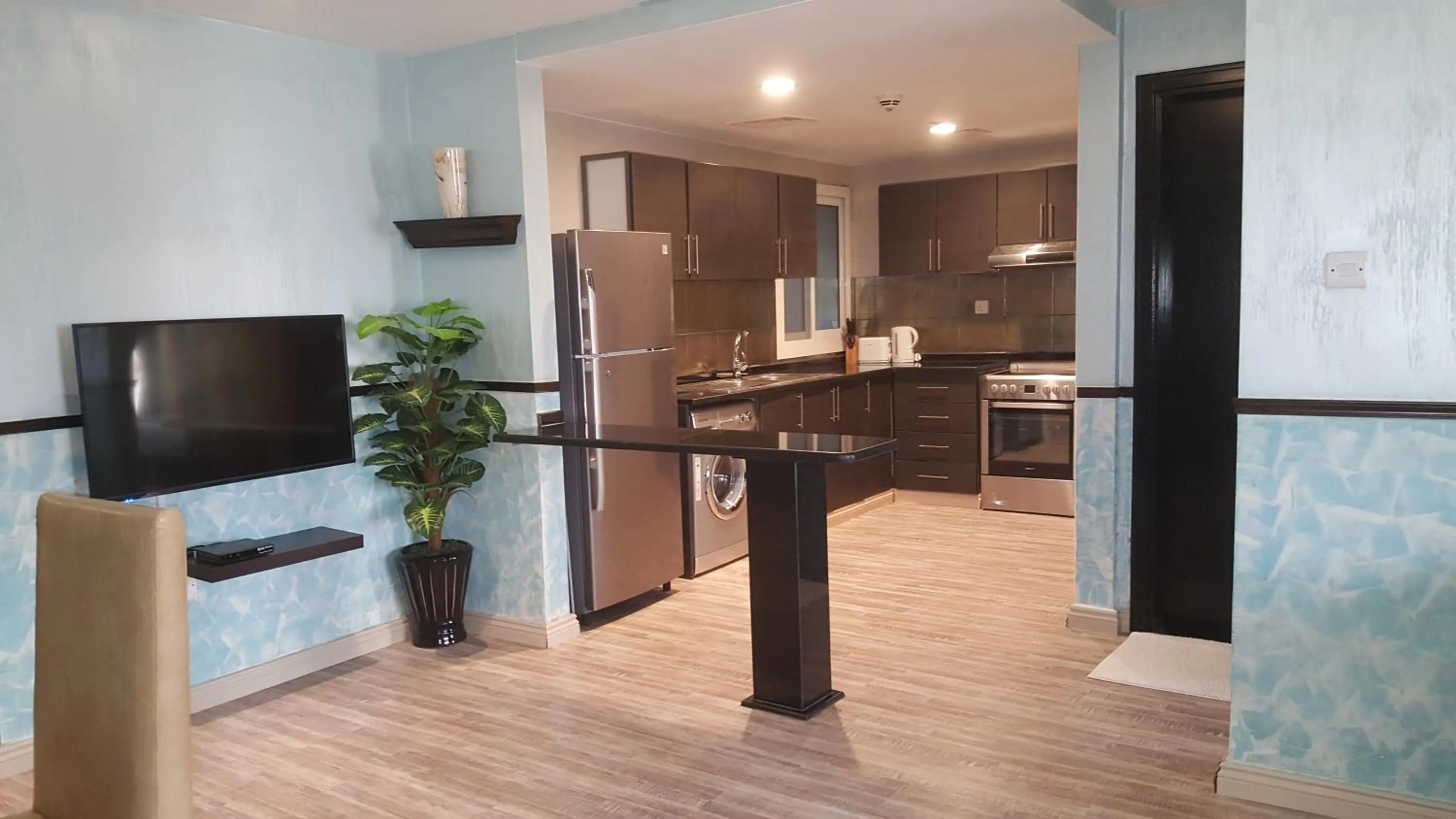 TV and multimedia in Boulevard City Suites Hotel Apartments