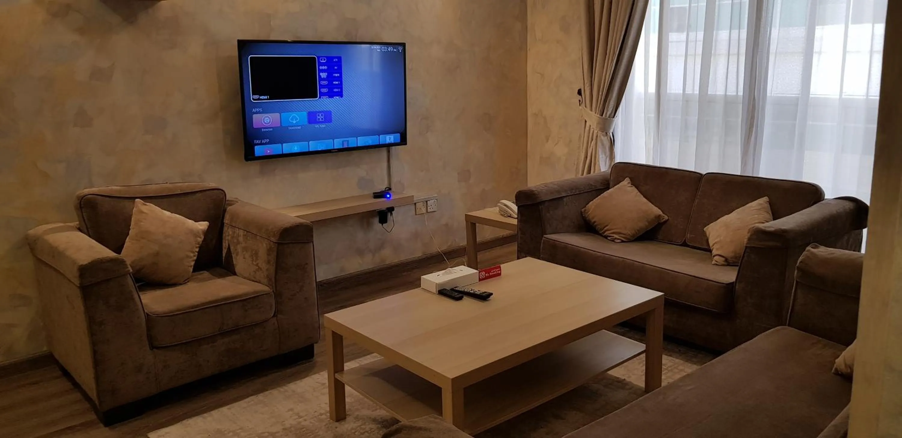 TV and multimedia in Boulevard City Suites Hotel Apartments