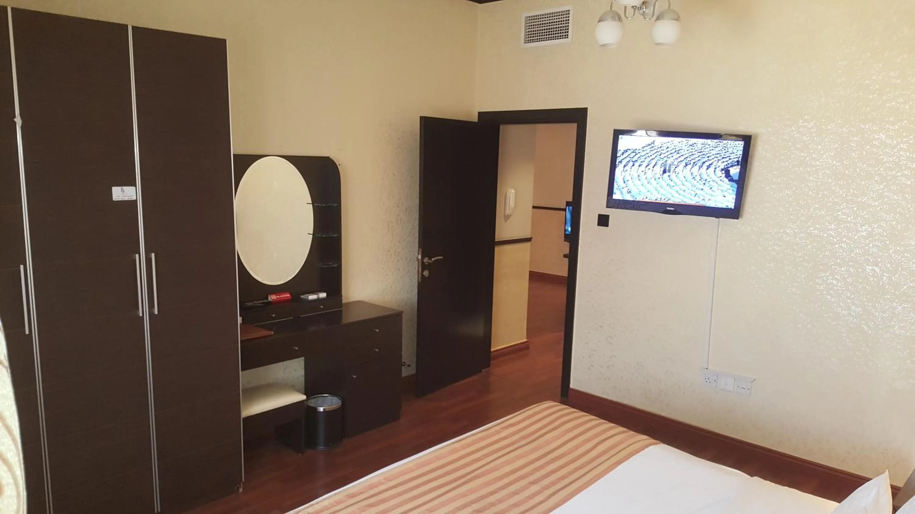 Bed in Boulevard City Suites Hotel Apartments