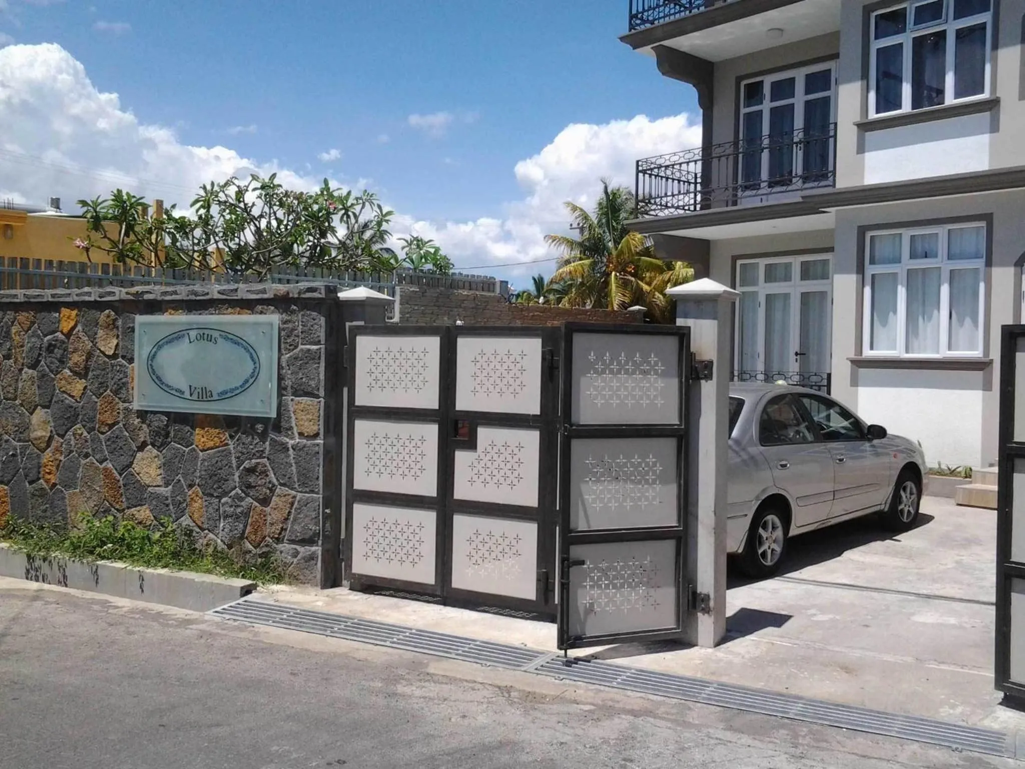 Facade/entrance in Twins Apartments Flic en Flac Beach