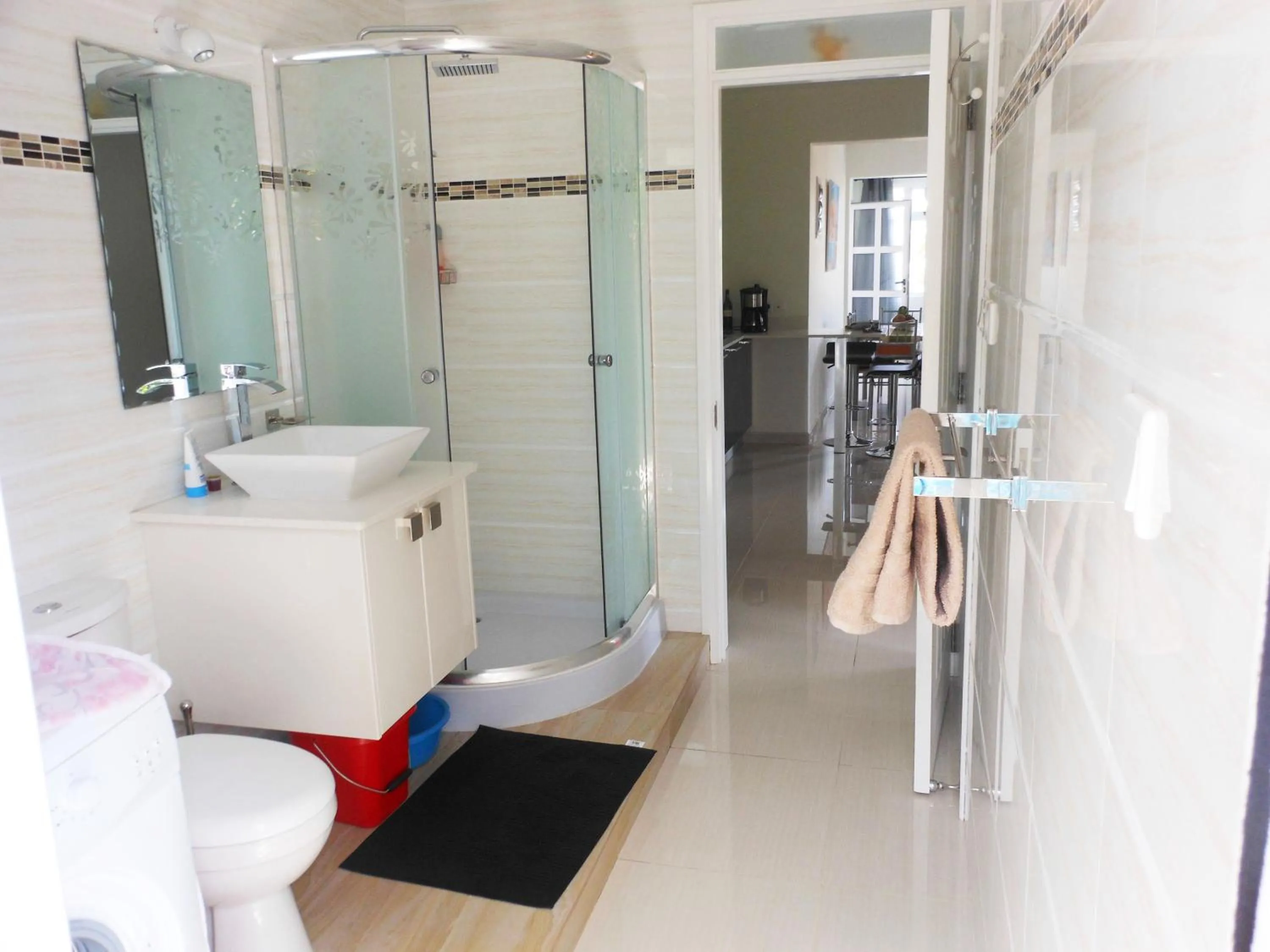 Shower in Twins Apartments Flic en Flac Beach