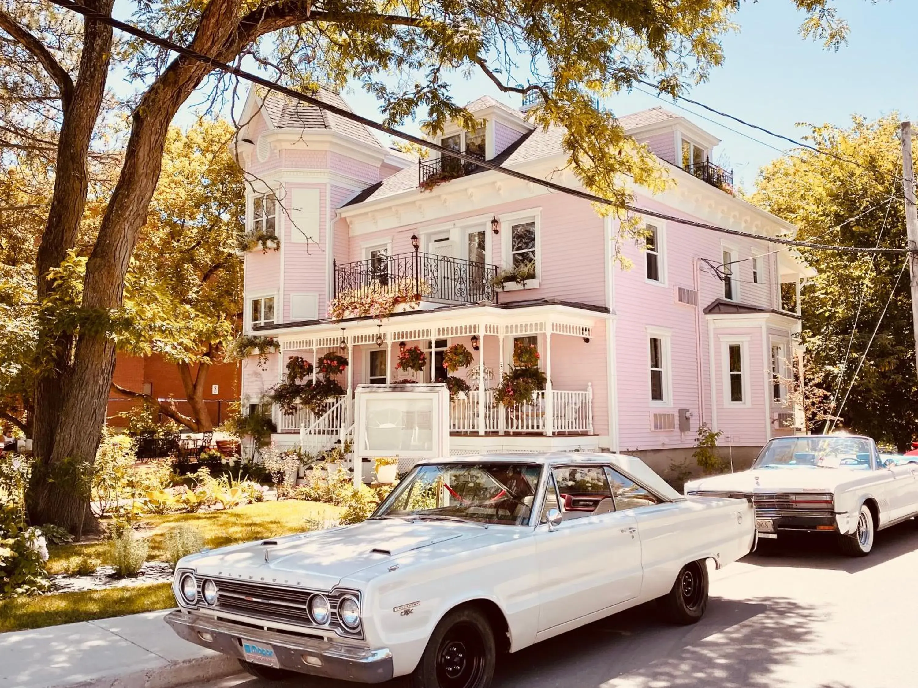 Property building in Maison Rose Property building in Maison Rose