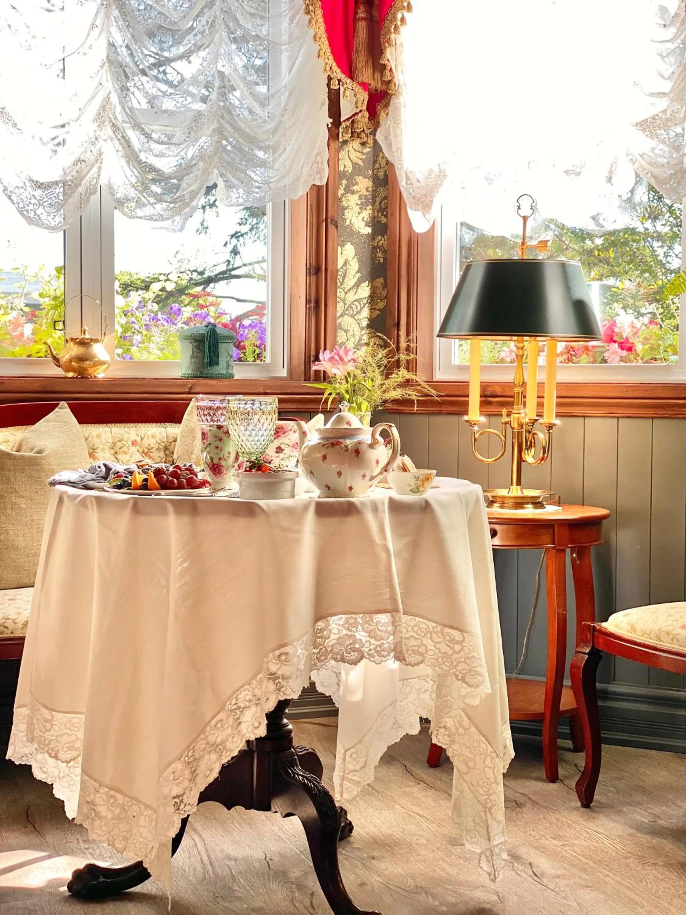 Restaurant/places to eat in Maison Rose